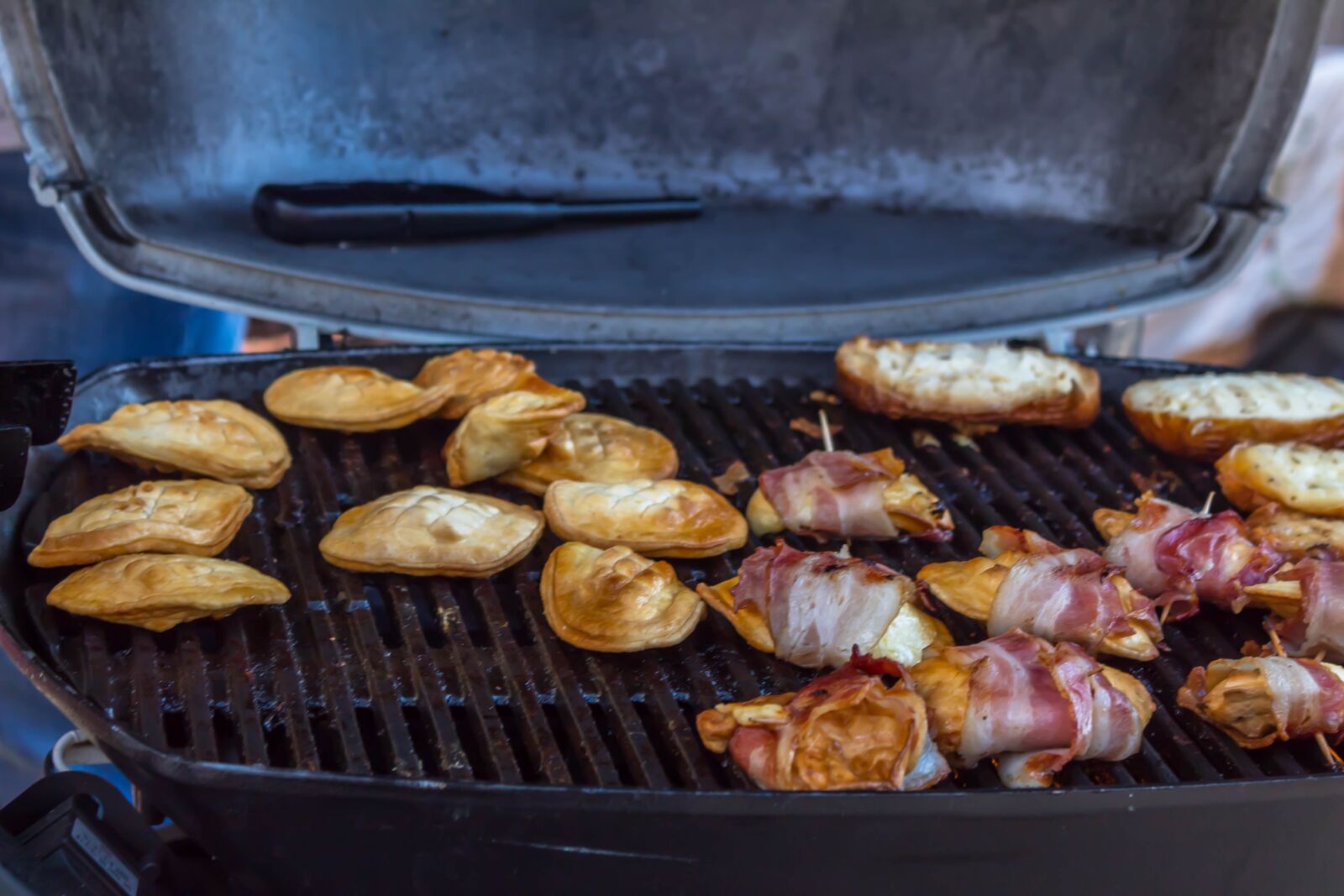 Canon EOS 1300D (EOS Rebel T6 / EOS Kiss X80) sample photo. Oscypki, grill, barbecue at photography