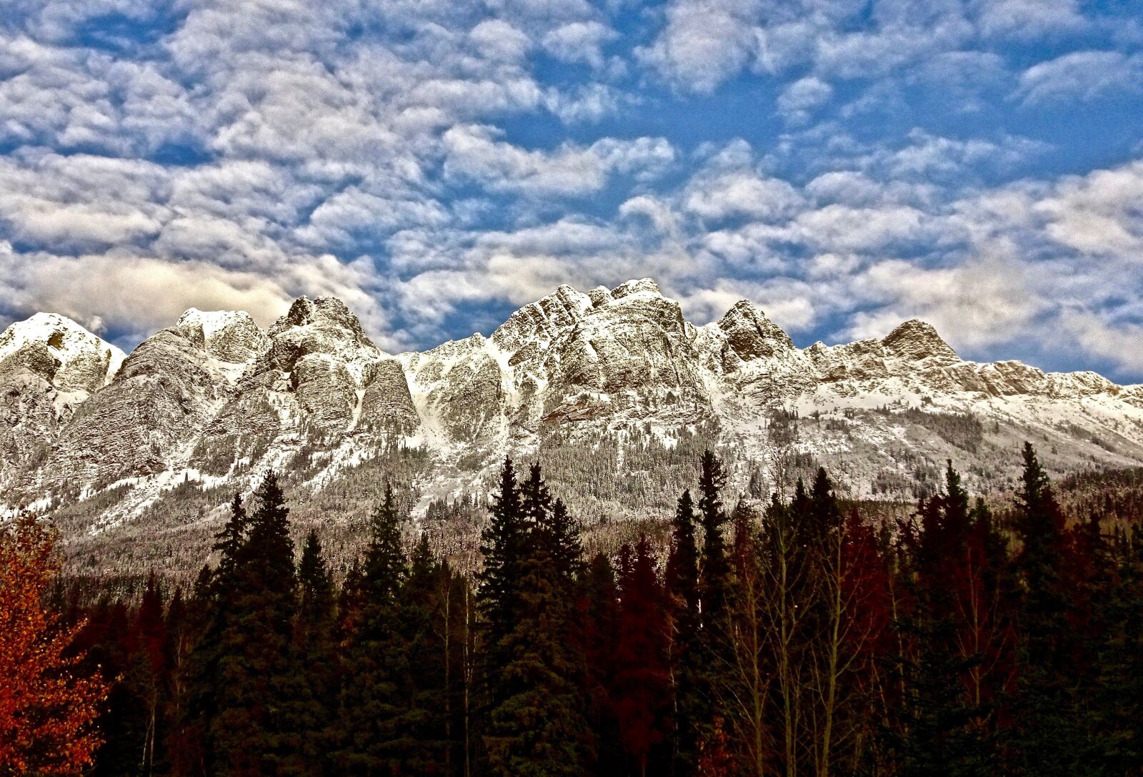 Sony Cyber-shot DSC-HX90V sample photo. Mountains, rockies, snow photography