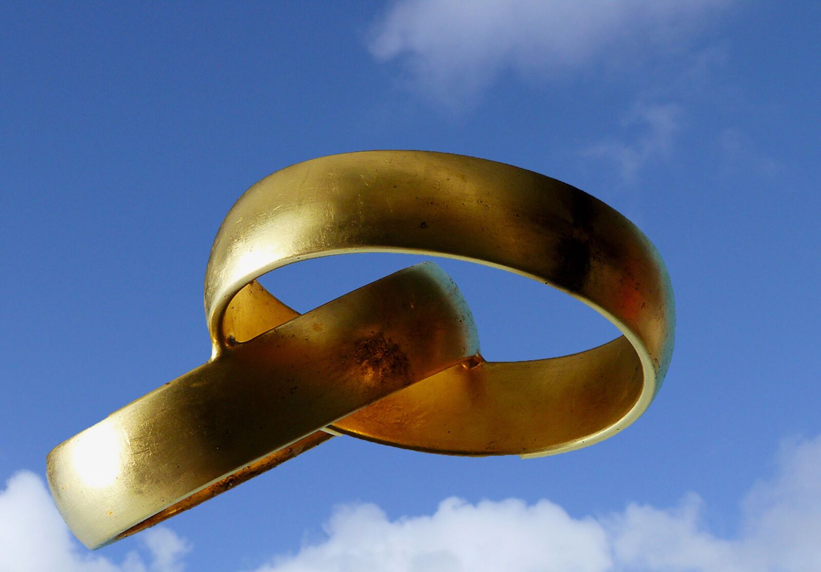 Panasonic DMC-TZ7 sample photo. Wedding rings, finger ring photography