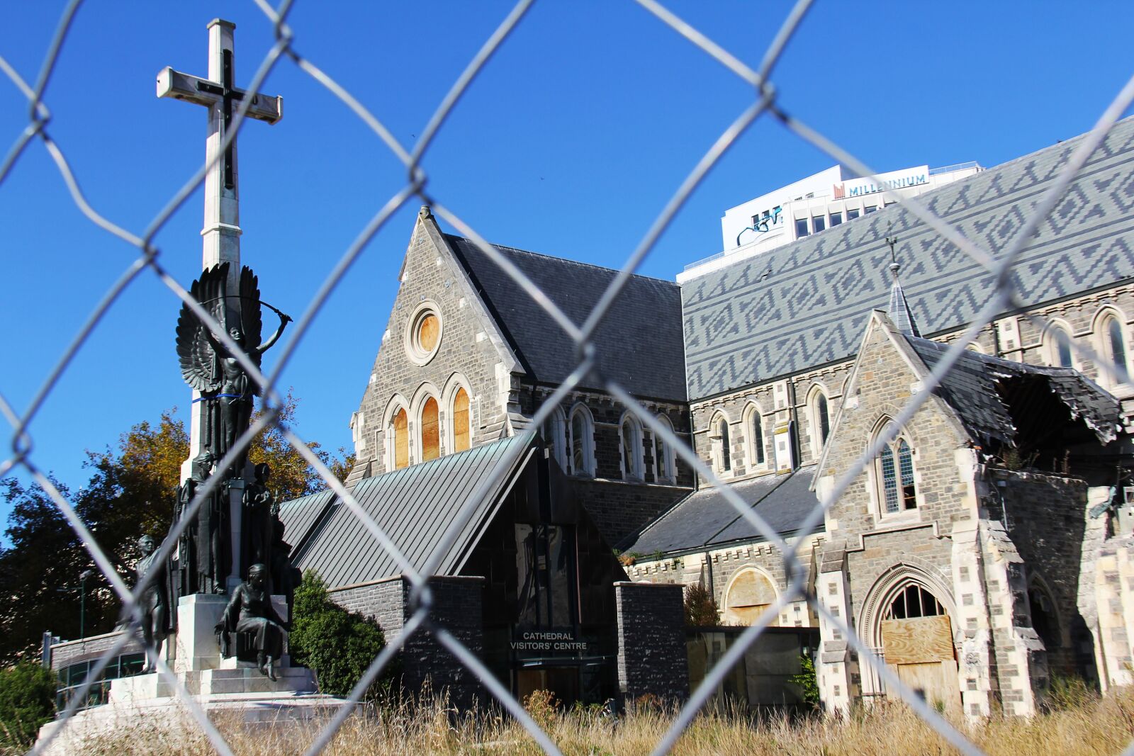Canon EF-S 18-200mm F3.5-5.6 IS sample photo. Christchurch, cathedral, recover photography