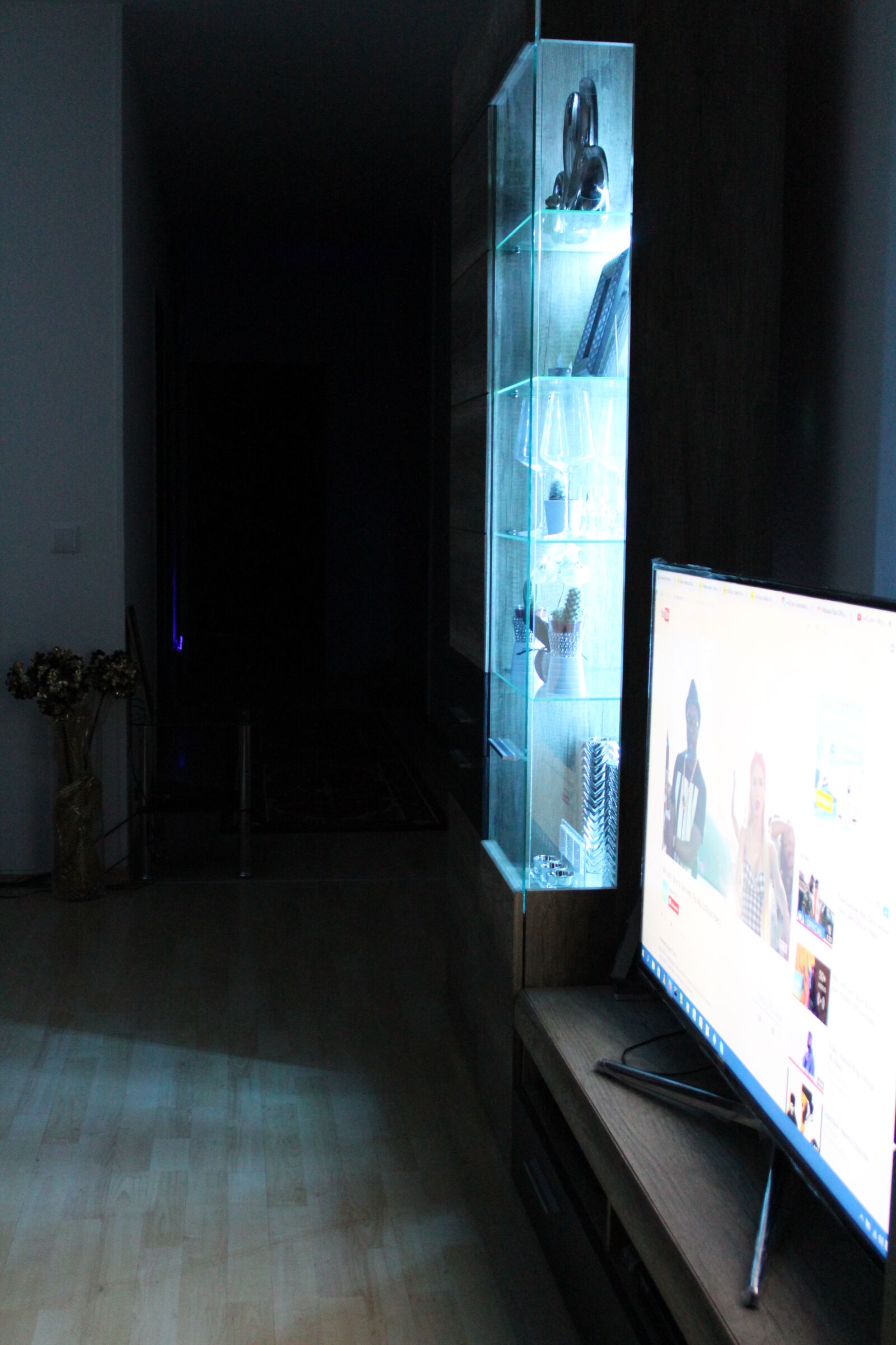 Canon EOS 1300D (EOS Rebel T6 / EOS Kiss X80) sample photo. Led, lights, nightlife, smart photography