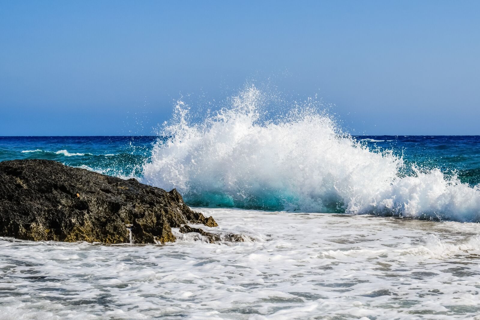 Nikon D3300 sample photo. Wave, crush, sea photography