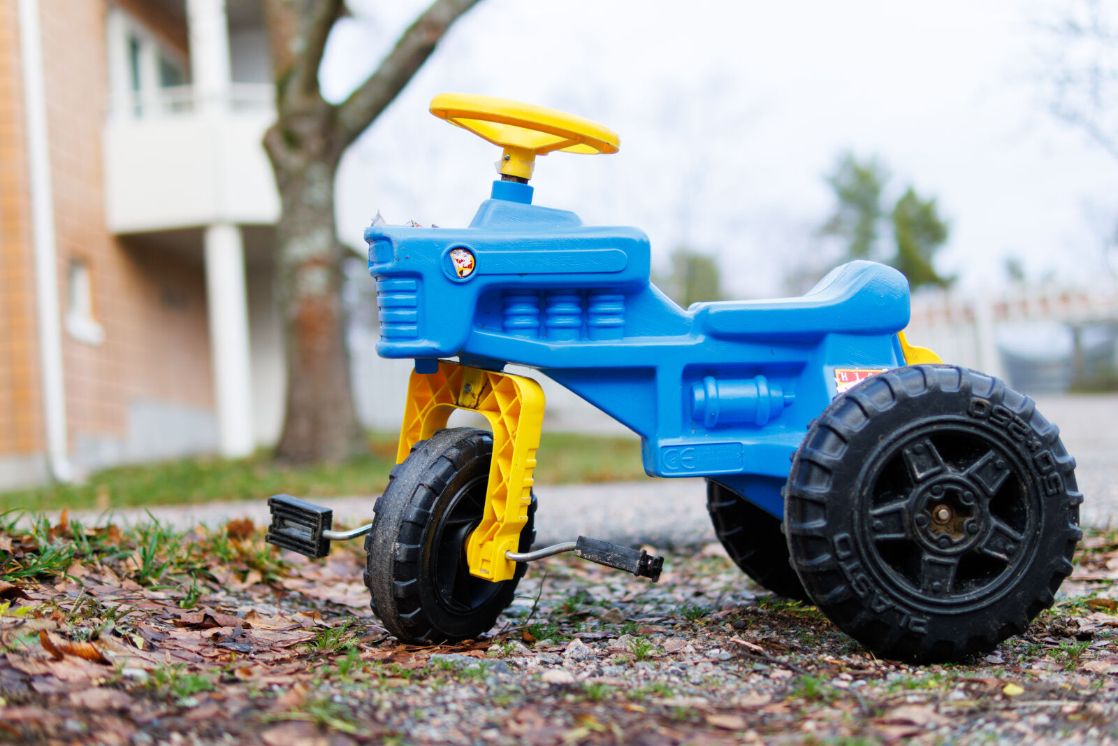 Sigma 30mm F1.4 DC DN | C sample photo. Toy tracktor photography