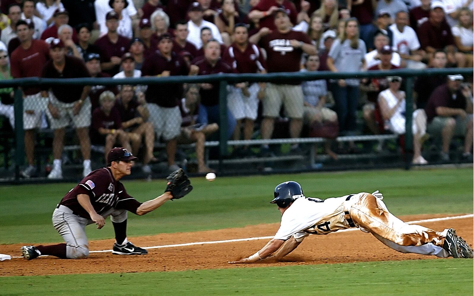 Canon EOS-1D Mark II N sample photo. Baseball, third base, play photography