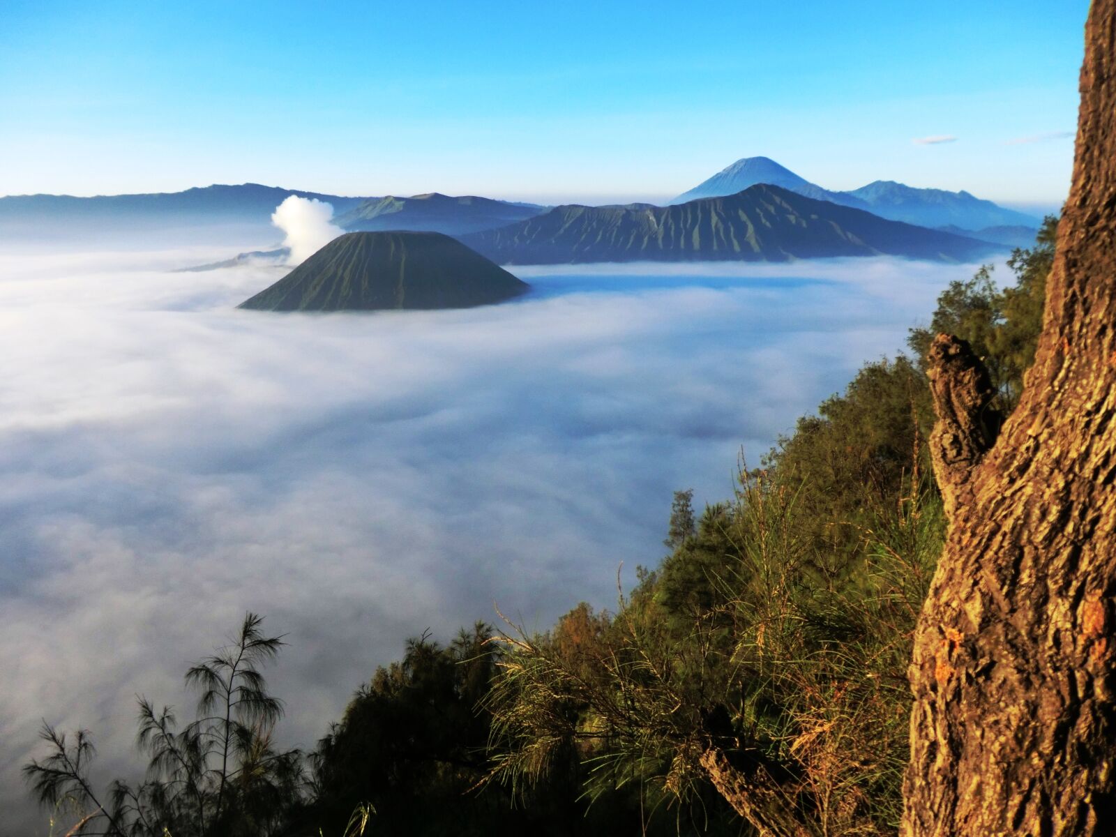 CASIO EX-H20G sample photo. Volcano, bromo, indonesia photography