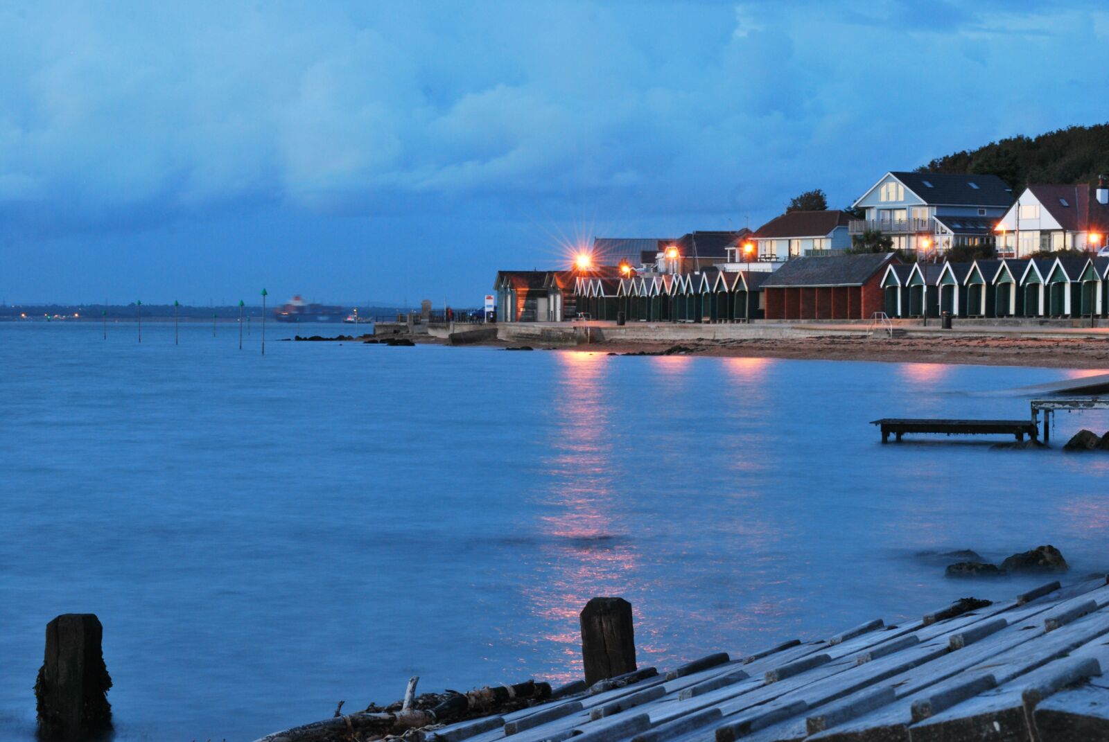 Nikon D60 sample photo. Gurnard bay, dusk, chalets photography
