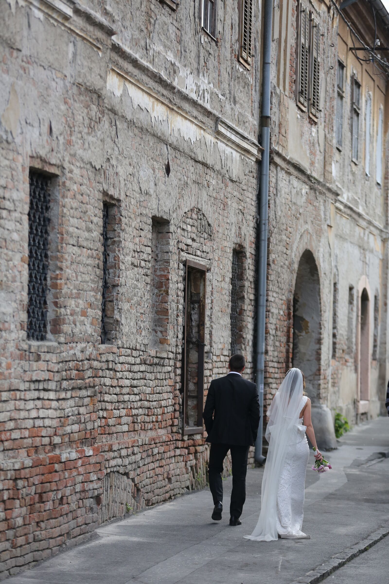 Canon EOS 5D Mark III sample photo. Bricks, bride, groom, happiness photography