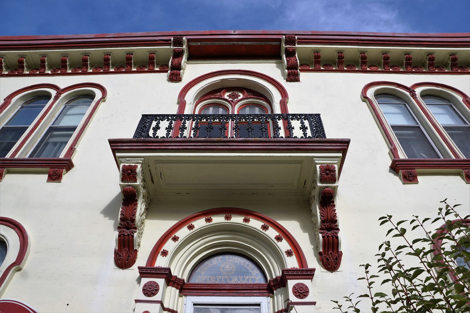 Sony ILCA-77M2 + Sony DT 16-50mm F2.8 SSM sample photo. House, facade, canada photography