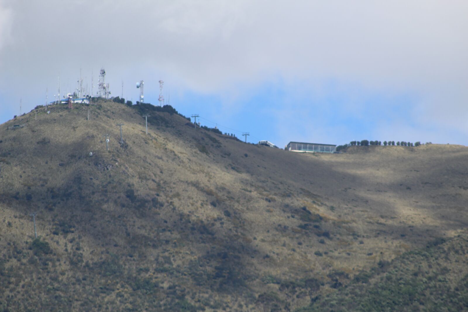 Canon EOS 1300D (EOS Rebel T6 / EOS Kiss X80) sample photo. Antennas, sky, mountain photography