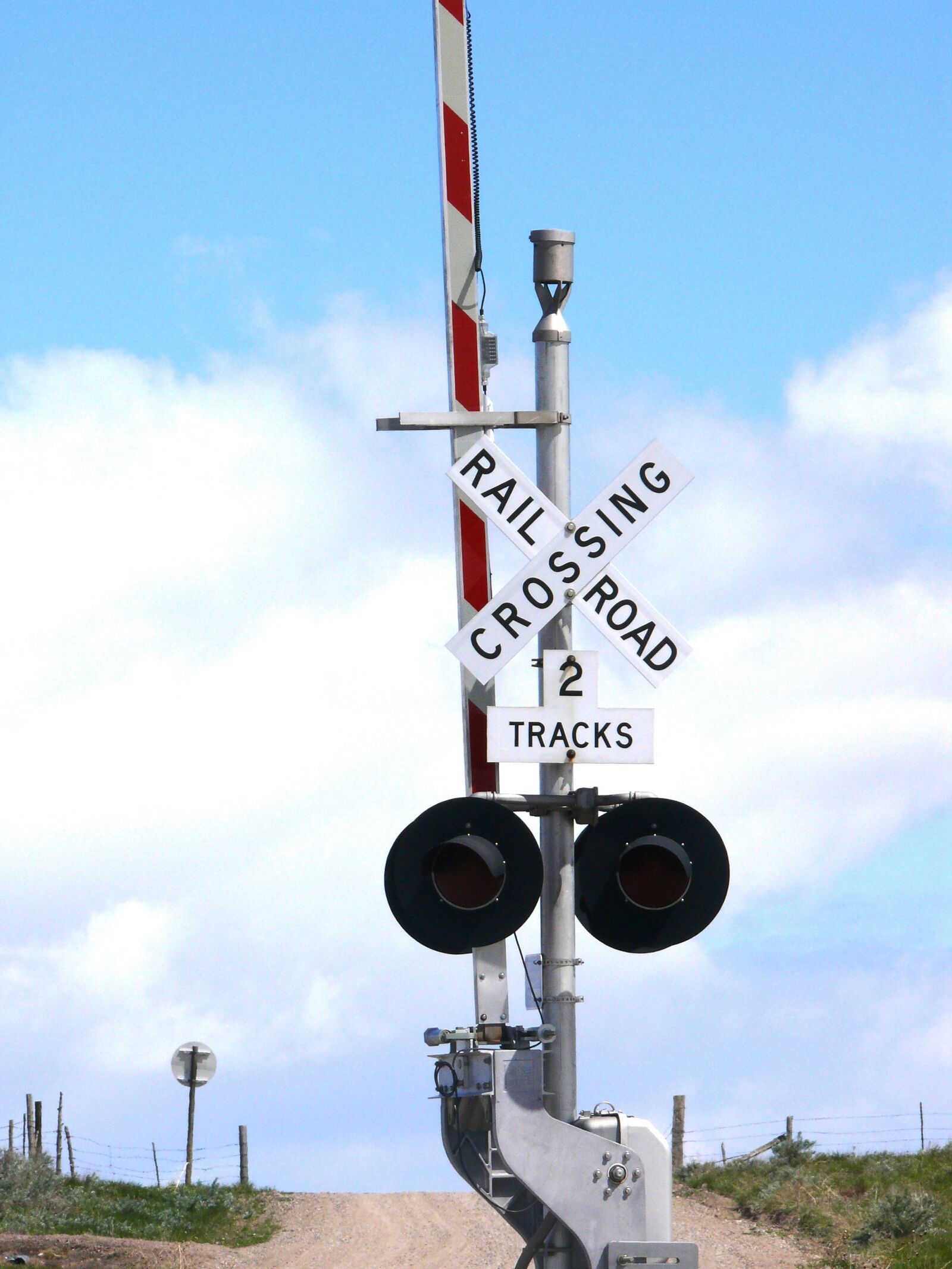 Panasonic DMC-FZ50 sample photo. Railway crossing, usa, america photography