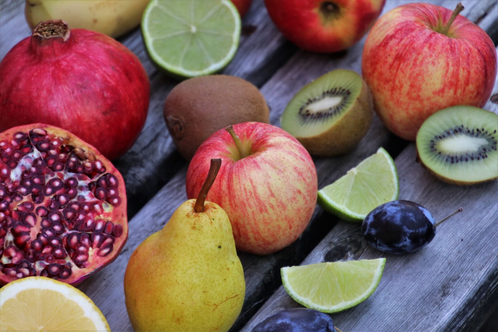 Canon EOS 80D sample photo. Fruit, pear, pomegranate photography