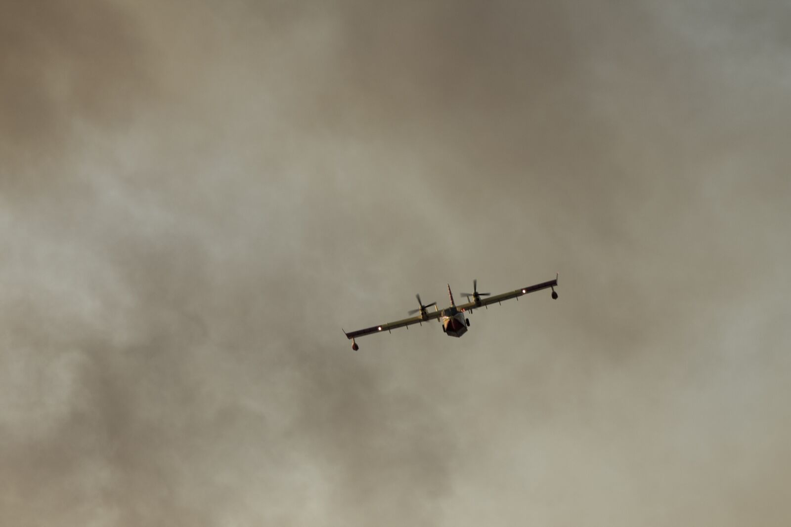 Canon EOS 1100D (EOS Rebel T3 / EOS Kiss X50) sample photo. Airplane, fireman, fireplane photography