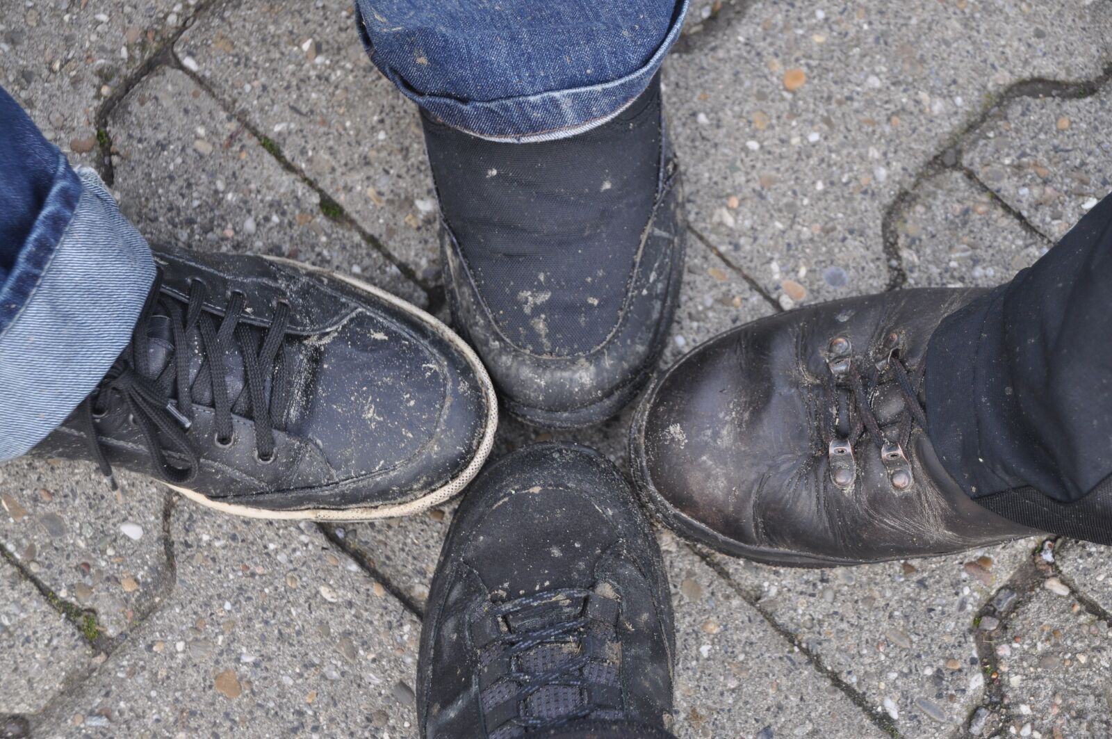 Nikon D5000 sample photo. Shoes, team, hiking photography