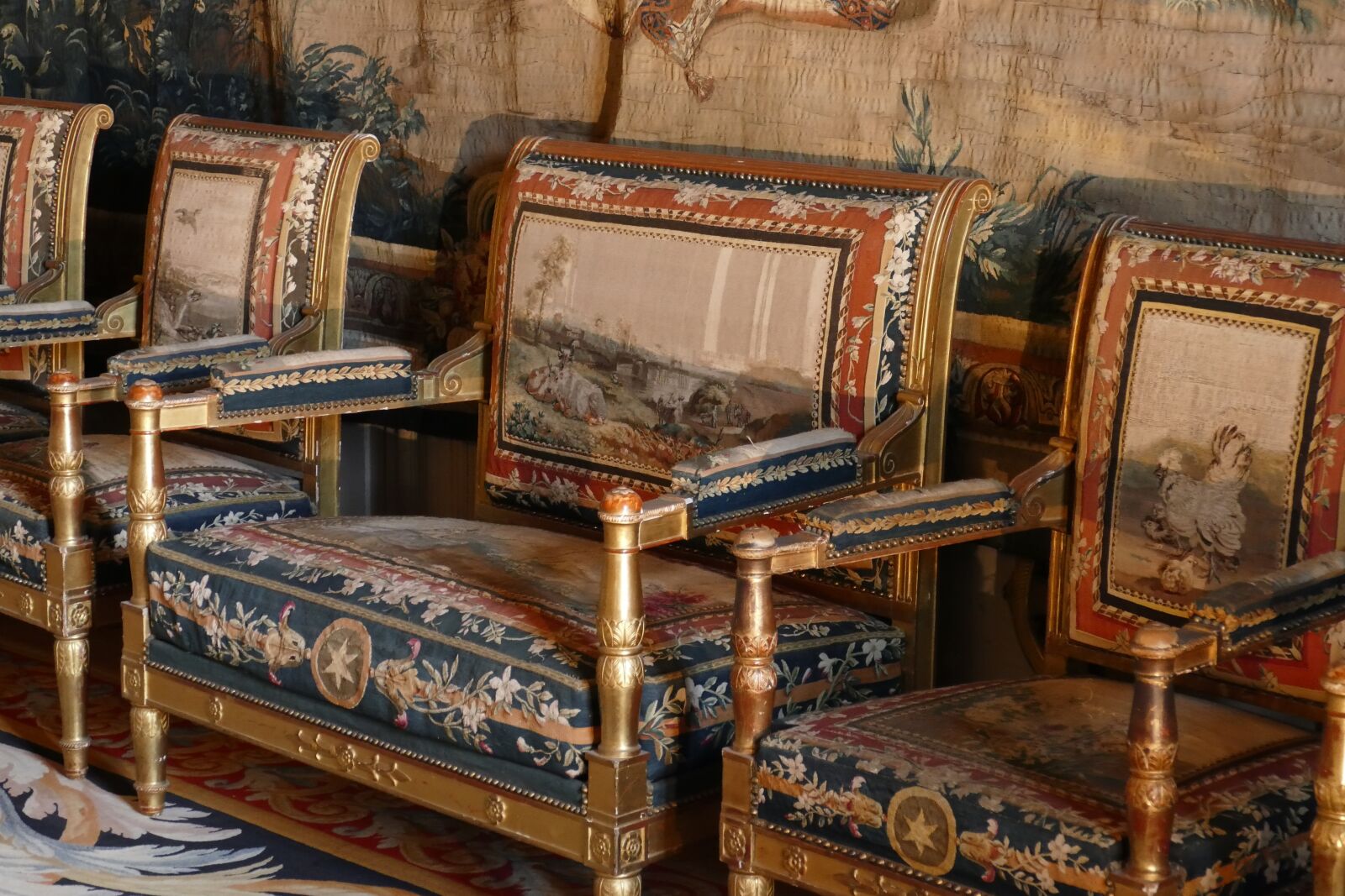 Panasonic Lumix DMC-FZ1000 sample photo. Chair, bank, embroidery photography