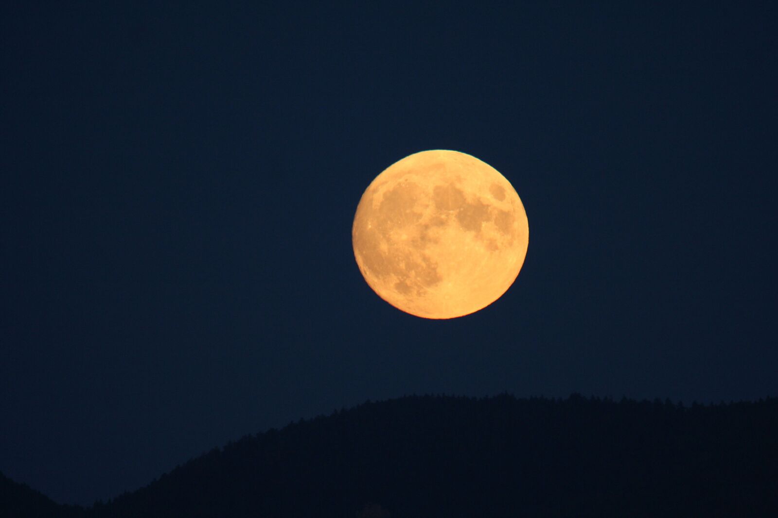 Canon EOS 350D (EOS Digital Rebel XT / EOS Kiss Digital N) sample photo. Moon, night, mountain photography