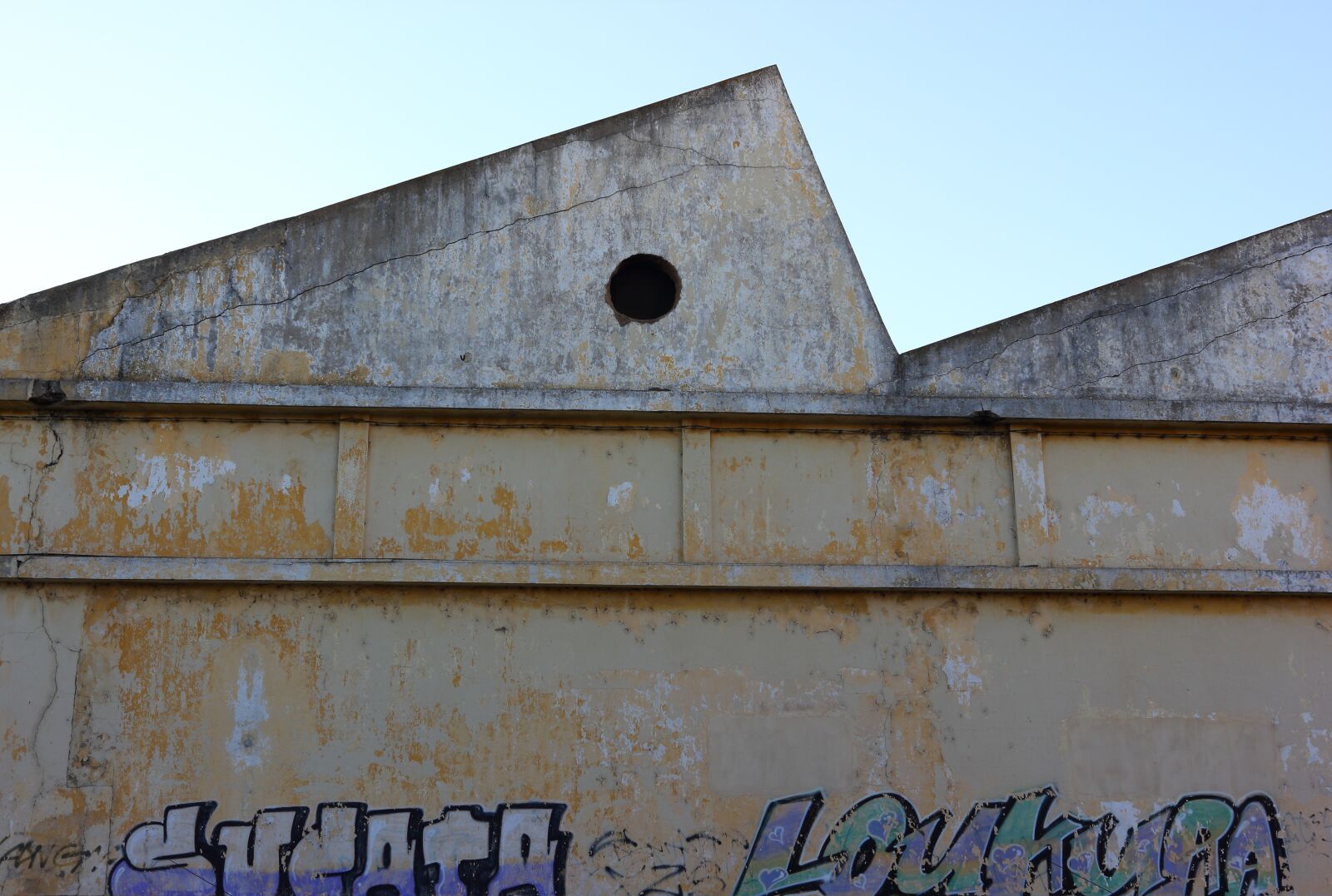 Canon EOS 550D (EOS Rebel T2i / EOS Kiss X4) sample photo. Portugal, factory, architecture photography