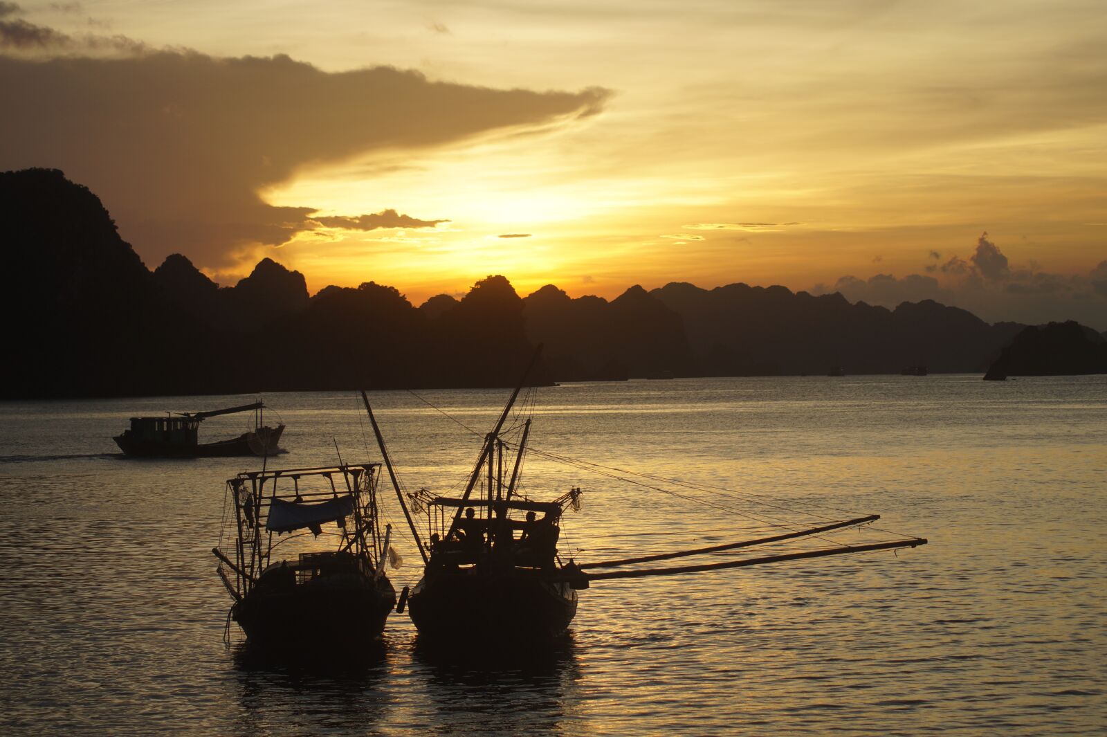 Sony SLT-A58 sample photo. Waters, sunset, sea photography
