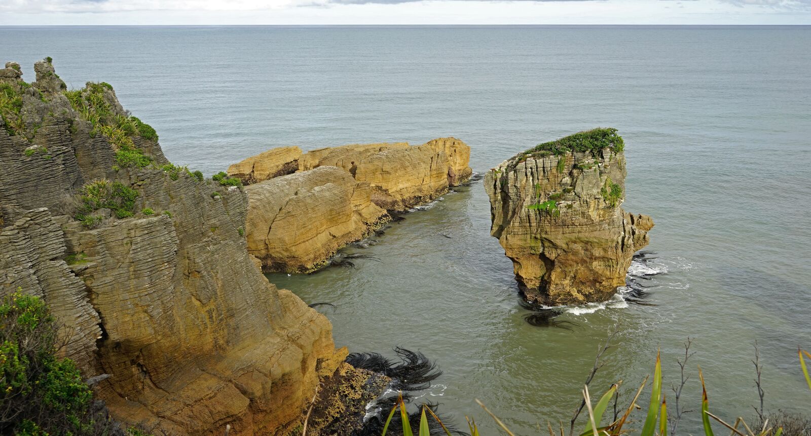 Sony a7 + Sony FE 24-240mm F3.5-6.3 OSS sample photo. Pancake rocks, new zealand photography