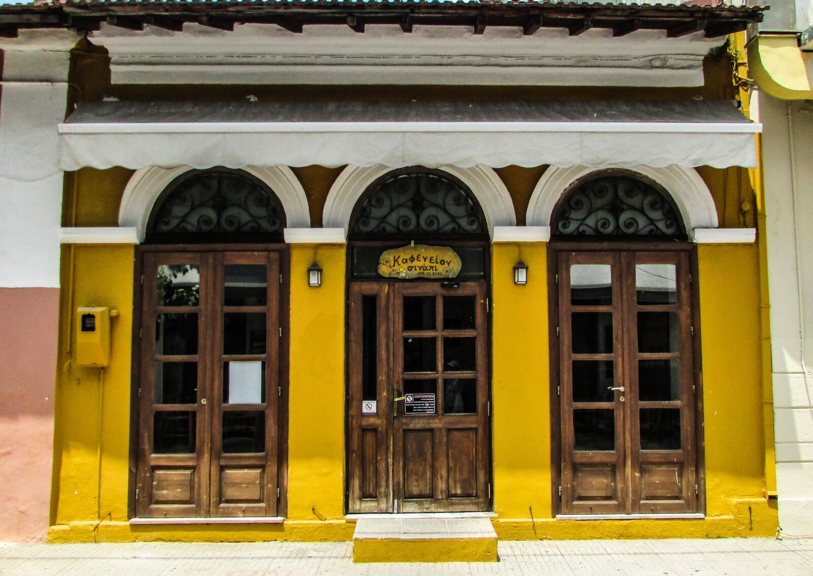 Canon PowerShot SX400 IS sample photo. Coffeehouse, old, architecture photography