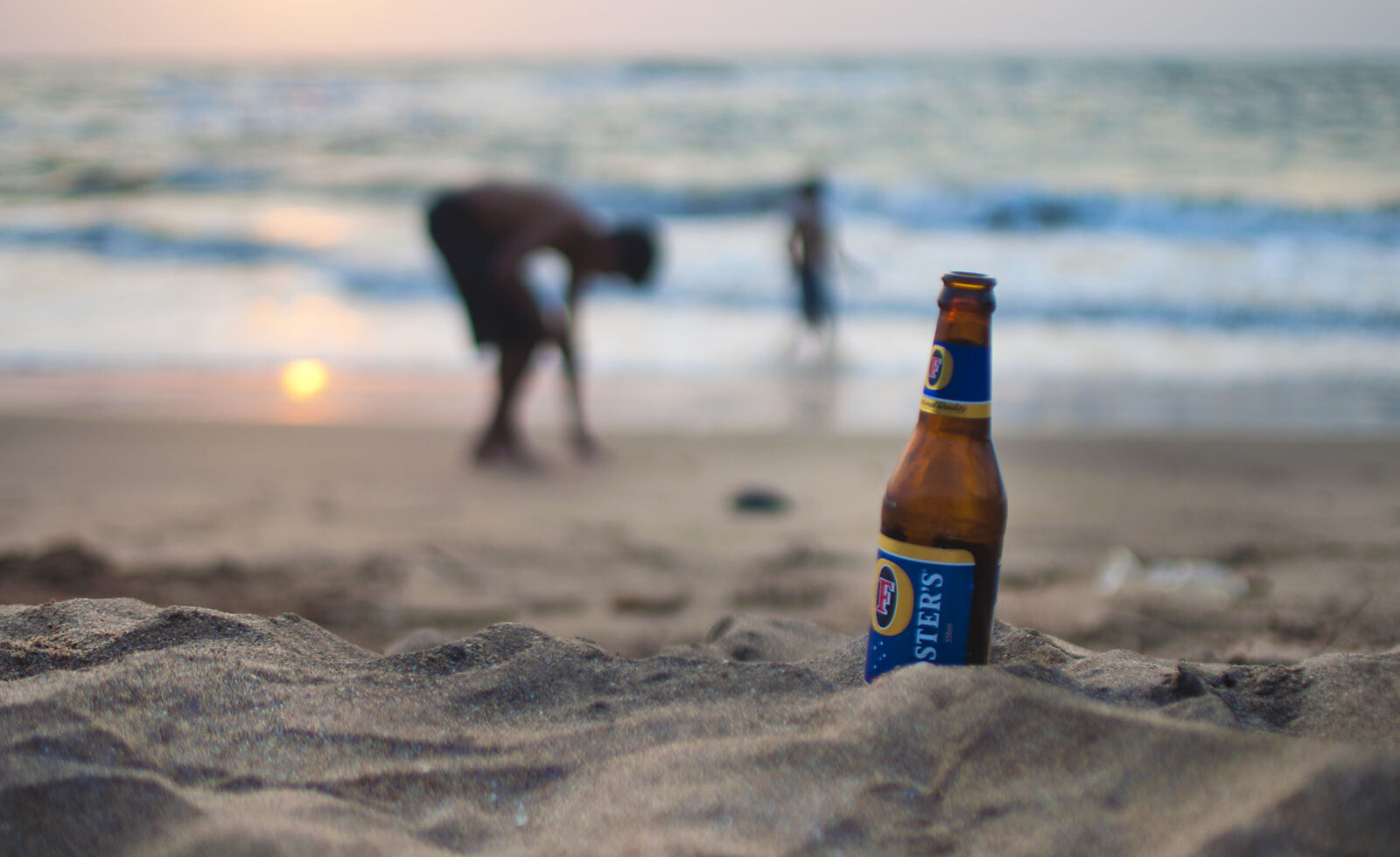 Nikon D5000 sample photo. Alcoholic, beverage, beach, beer photography