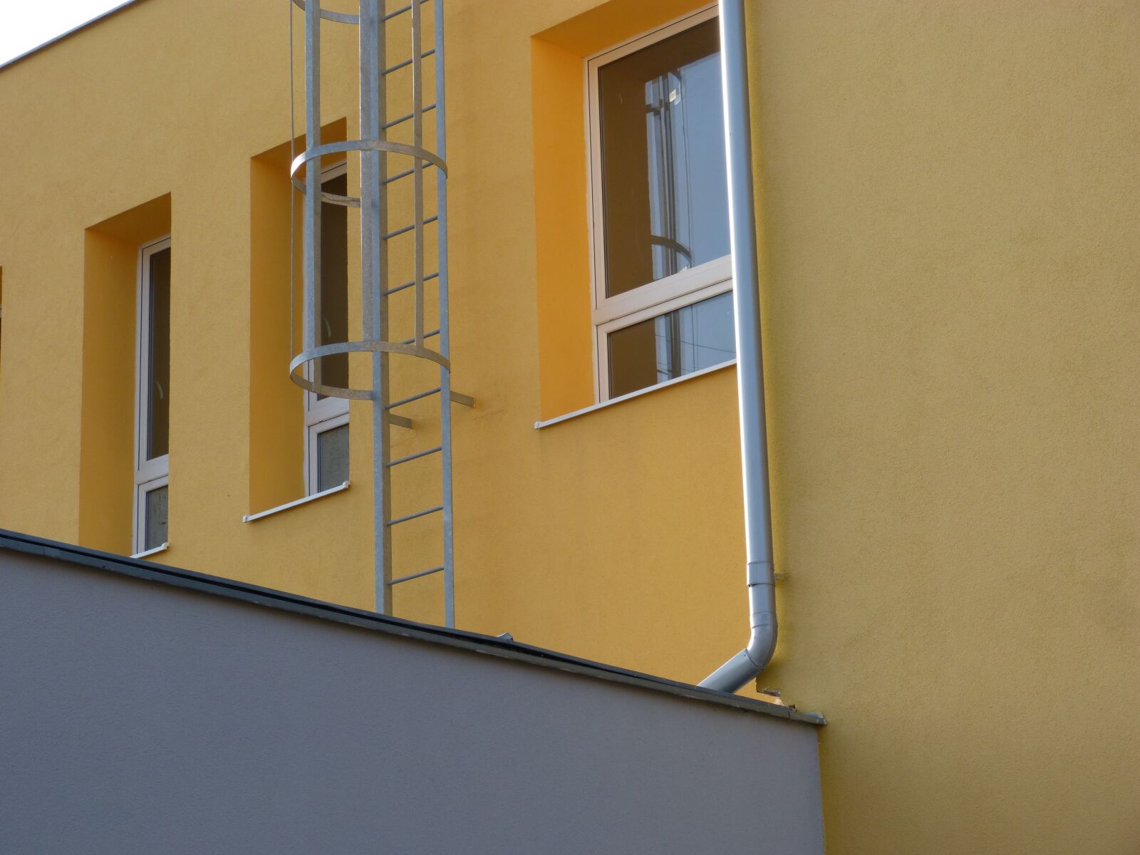 Panasonic DMC-FZ62 sample photo. Line, window, ladder photography