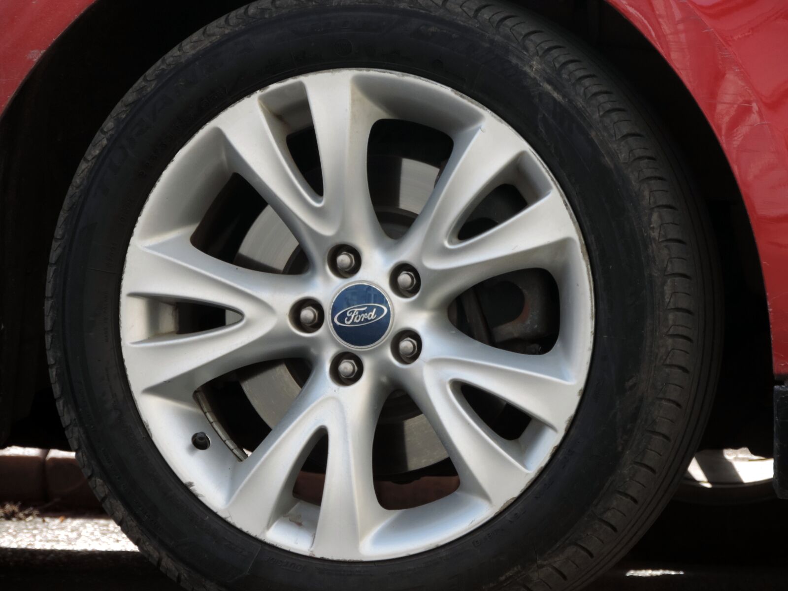 Nikon Coolpix P520 sample photo. Aluminum, detail, rubber, tire photography