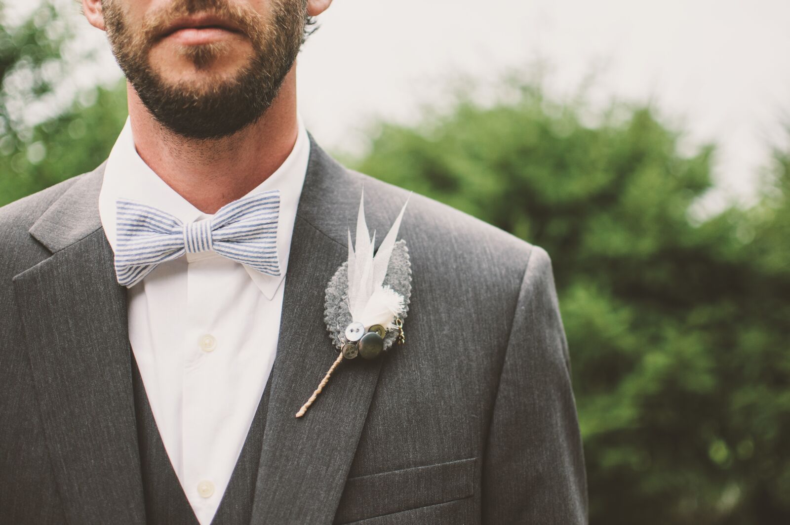Nikon D300 sample photo. Beard, bow tie, brooch photography