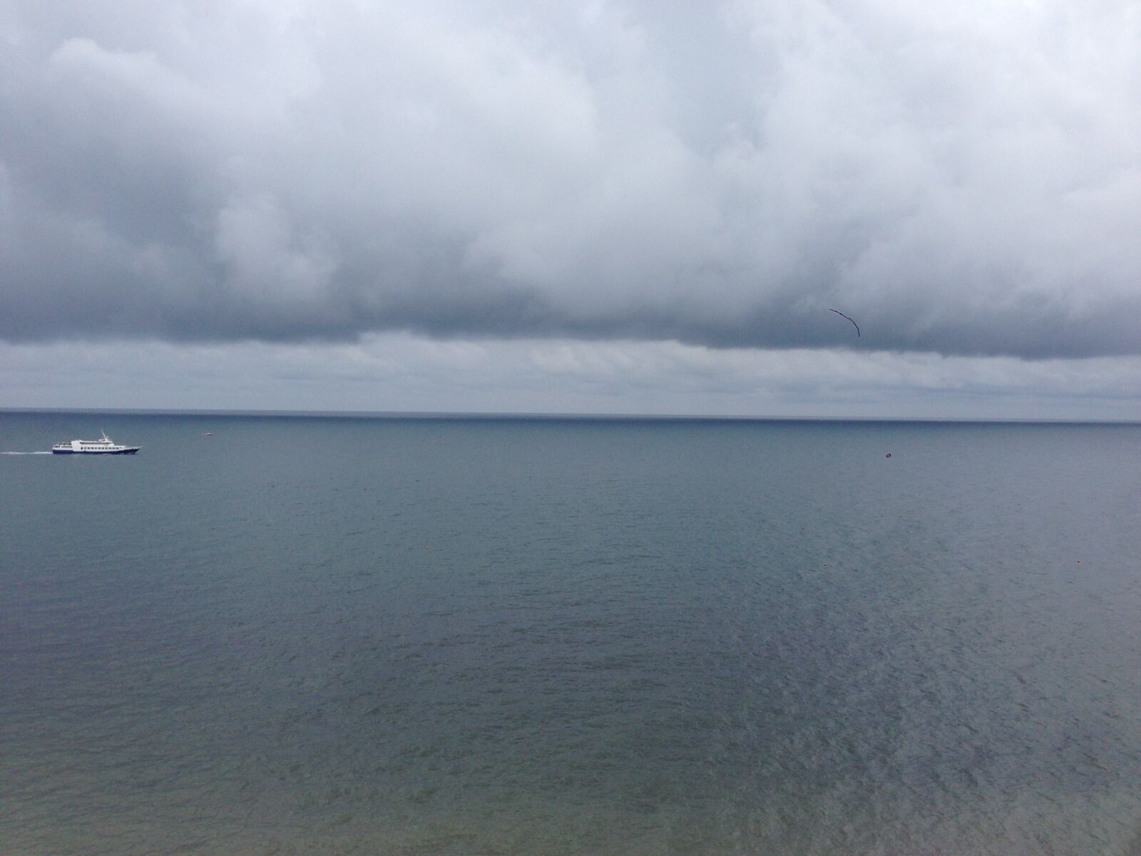 iPhone 5 back camera 4.12mm f/2.4 sample photo. Sea, sky, ship photography