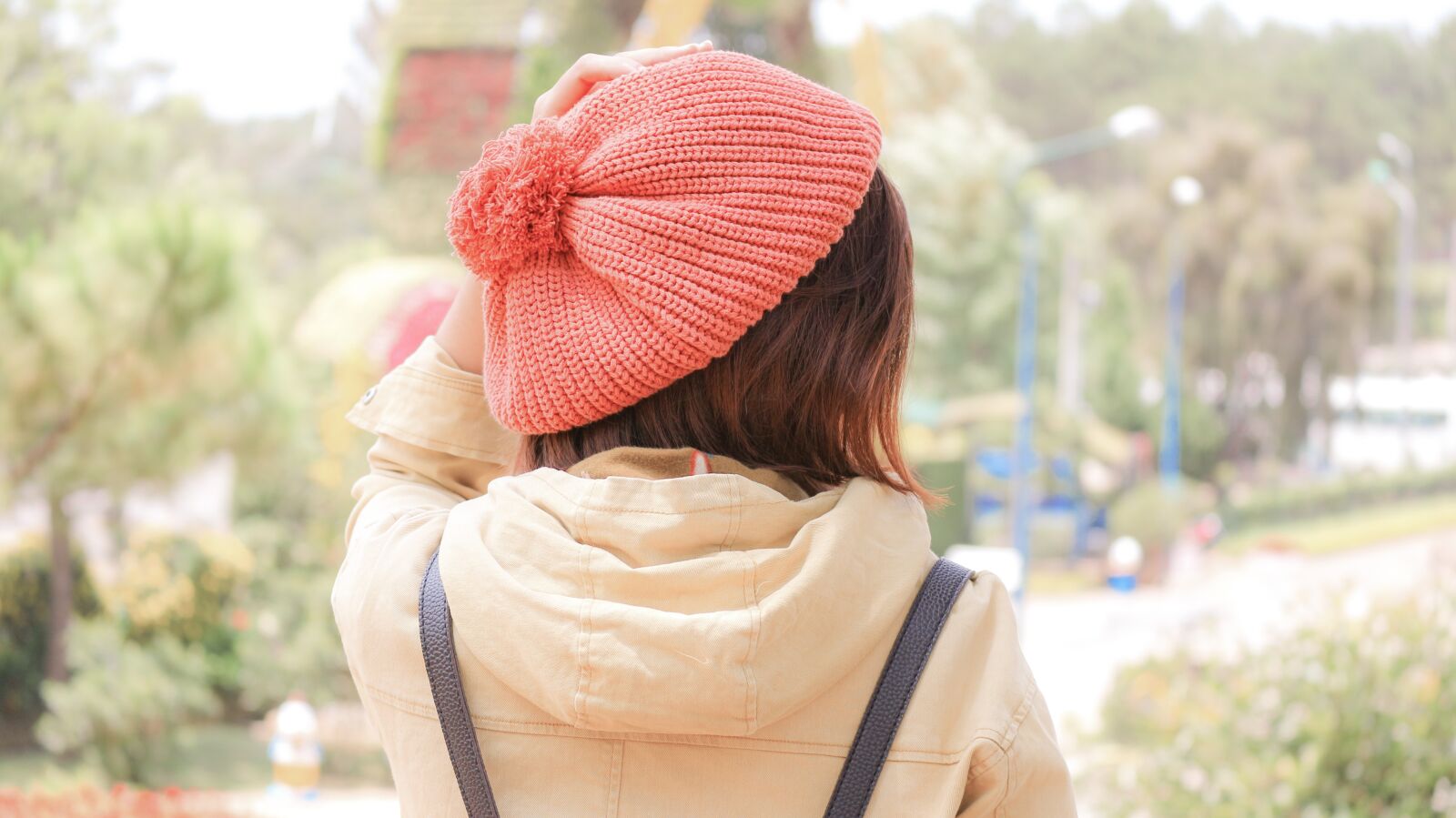 Canon EOS M10 + Canon EF-M 55-200mm F4.5-6.3 IS STM sample photo. Girl, hat, look photography