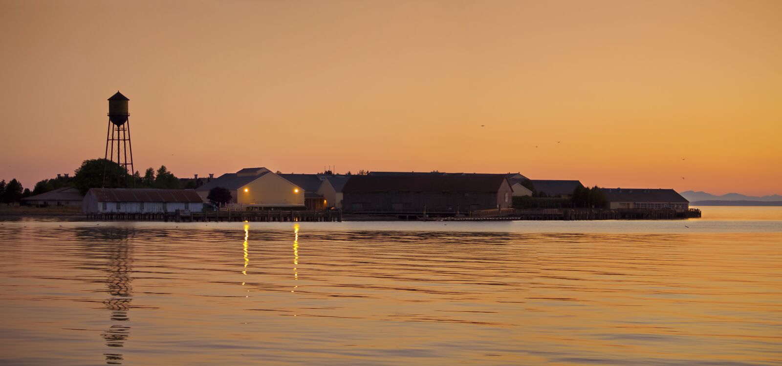 Canon EOS 600D (Rebel EOS T3i / EOS Kiss X5) sample photo. Lighthouse, ocean, water photography