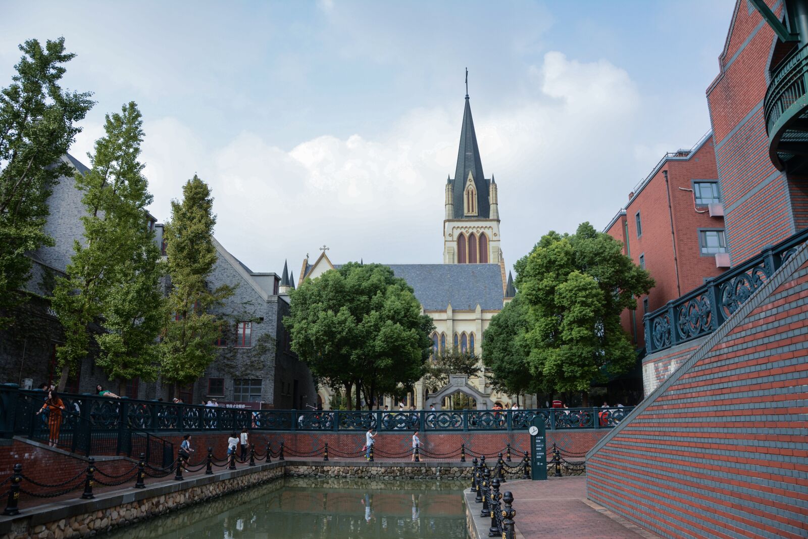Nikon D5200 sample photo. Thames town, european style photography