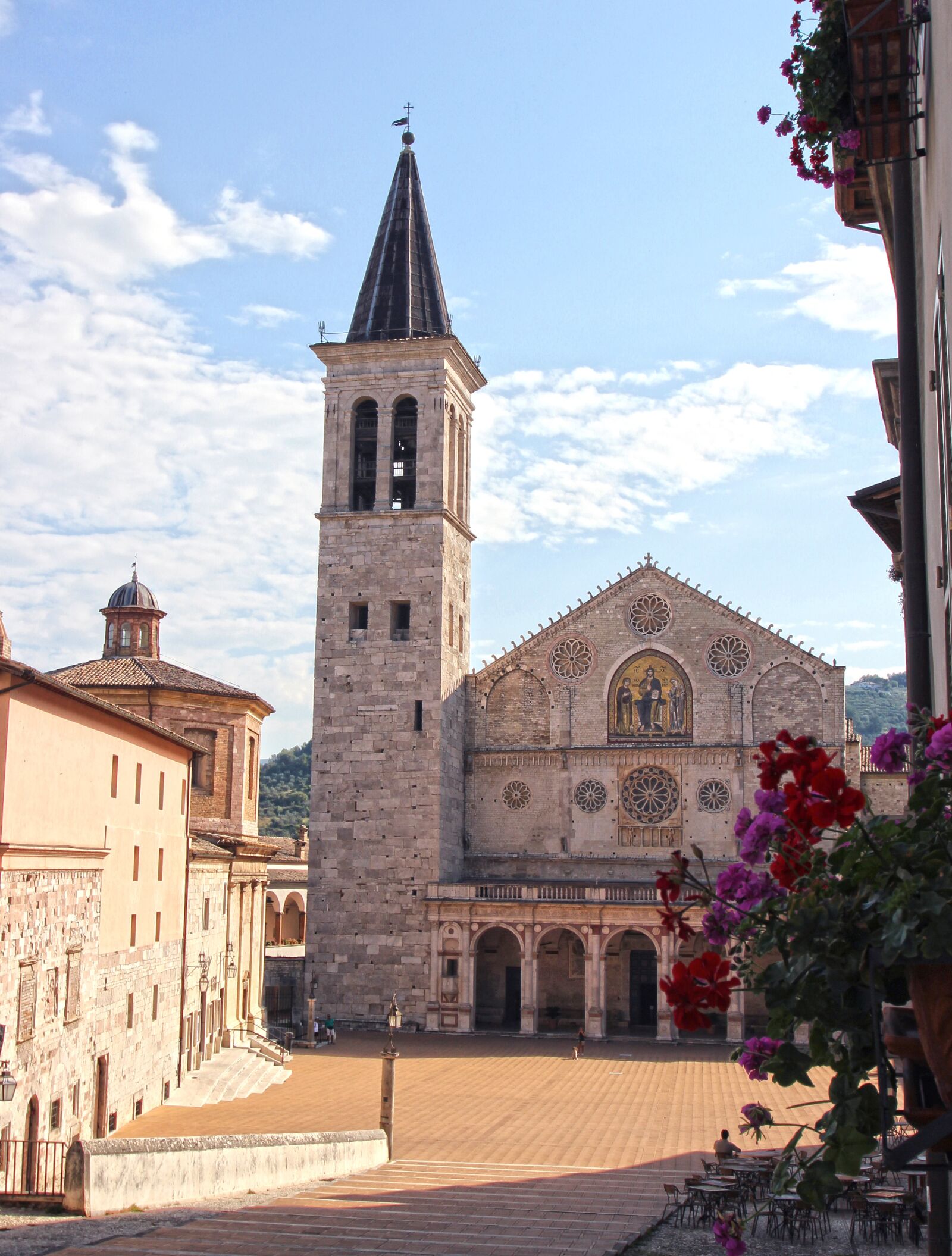 Canon EOS 550D (EOS Rebel T2i / EOS Kiss X4) sample photo. Umbria, spoleto, cathedral photography