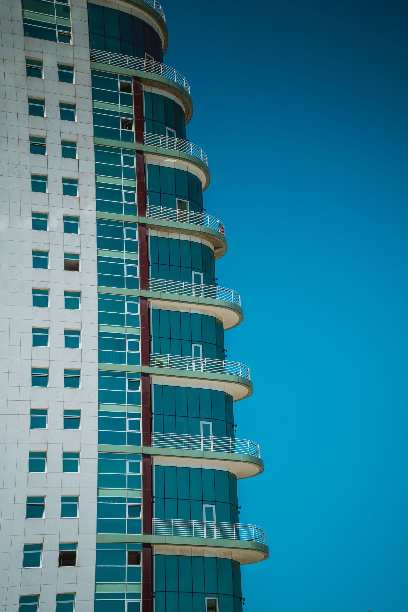 Sony a6500 + Sony E PZ 18-105mm F4 G OSS sample photo. Building, side view, architecture photography