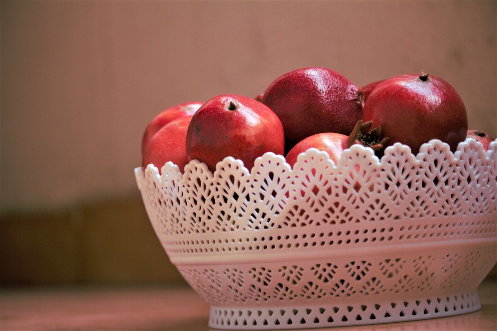 Canon EOS 700D (EOS Rebel T5i / EOS Kiss X7i) sample photo. Fruits, pomegranate, fruit photography