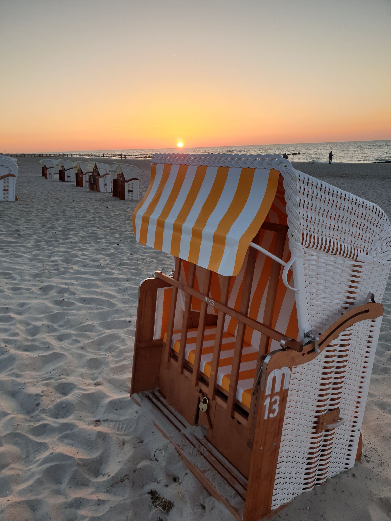 Samsung Galaxy S9 sample photo. Beach, chair, sunset photography