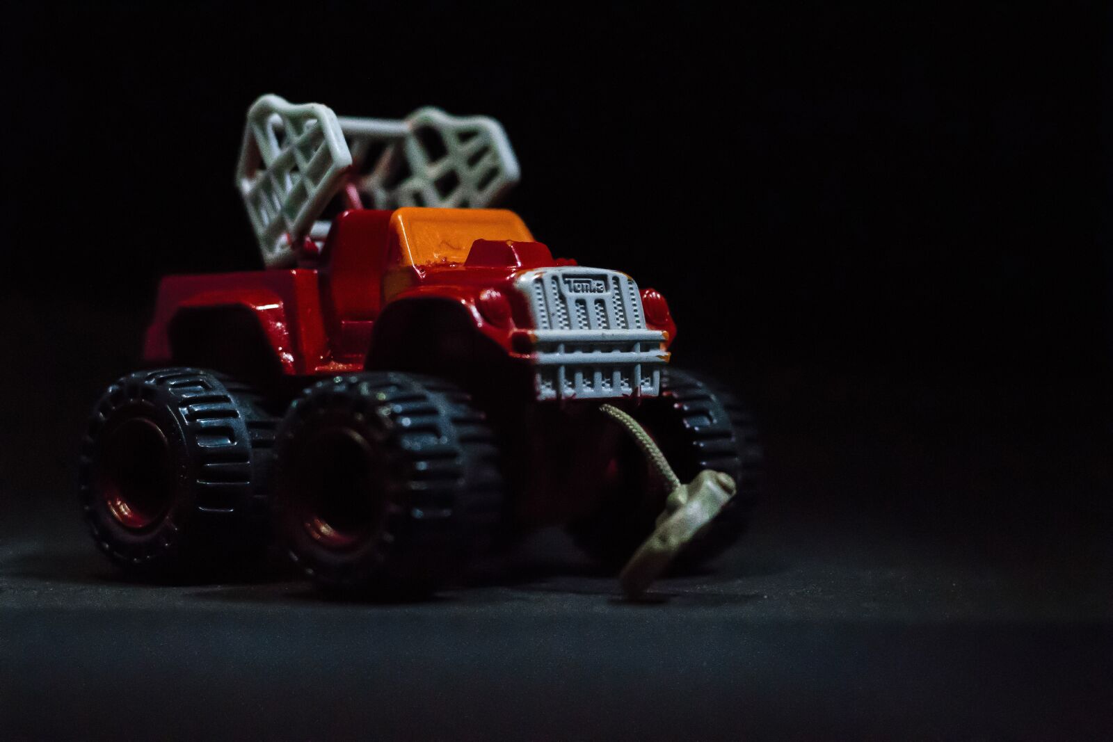 Canon EOS 700D (EOS Rebel T5i / EOS Kiss X7i) sample photo. Photograph, truck, toy photography
