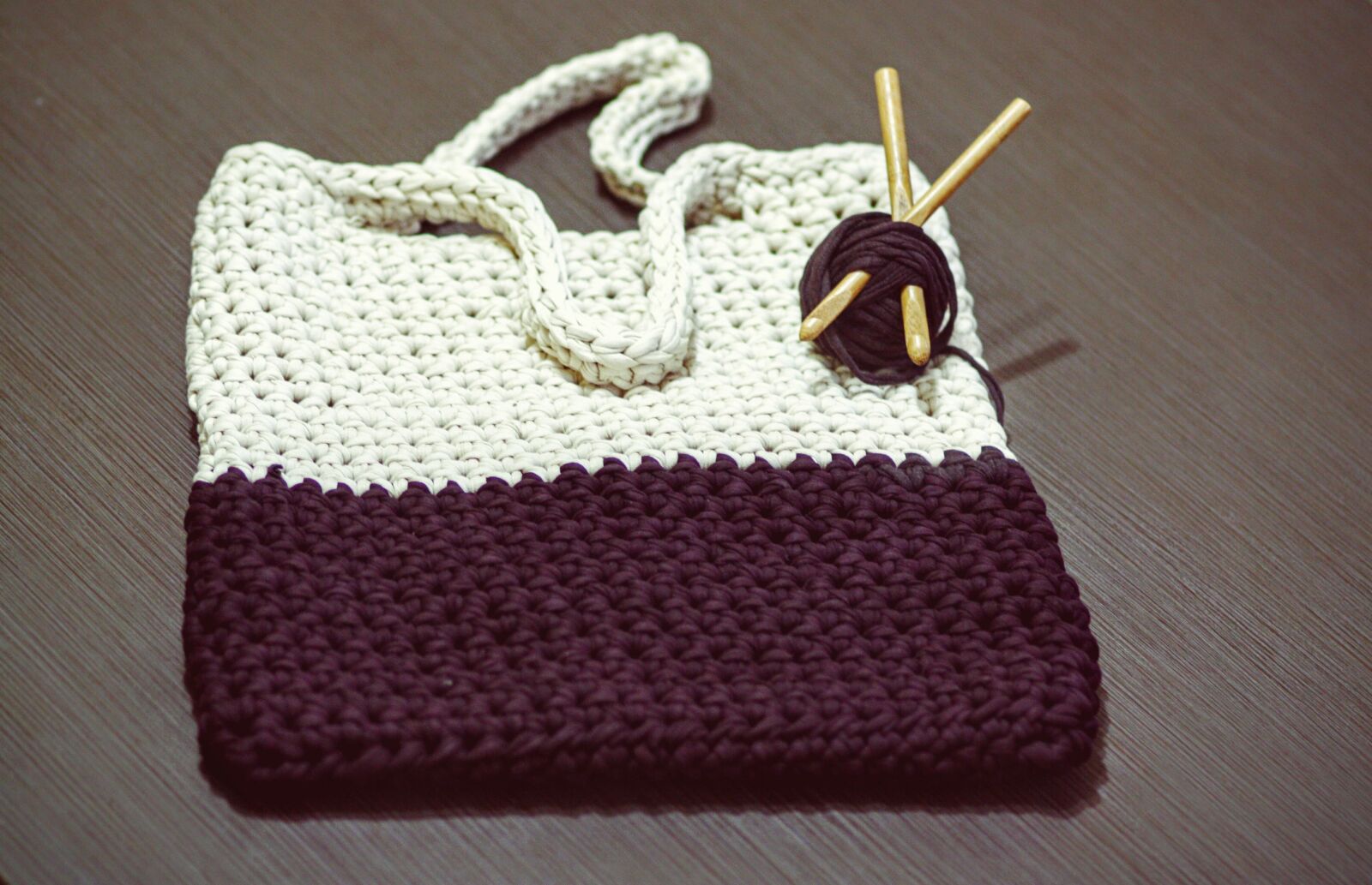 Canon EOS 450D (EOS Rebel XSi / EOS Kiss X2) sample photo. Bag, crocheting, yarn photography