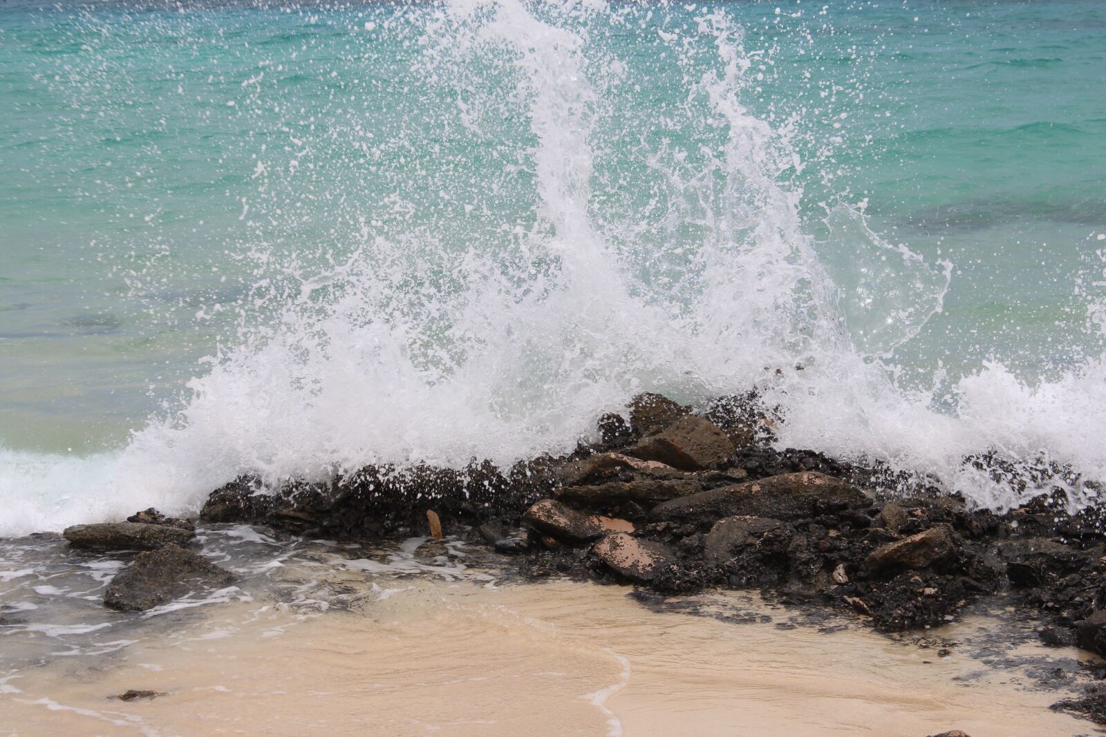 Canon EOS 600D (Rebel EOS T3i / EOS Kiss X5) sample photo. Ocean, water, waves photography