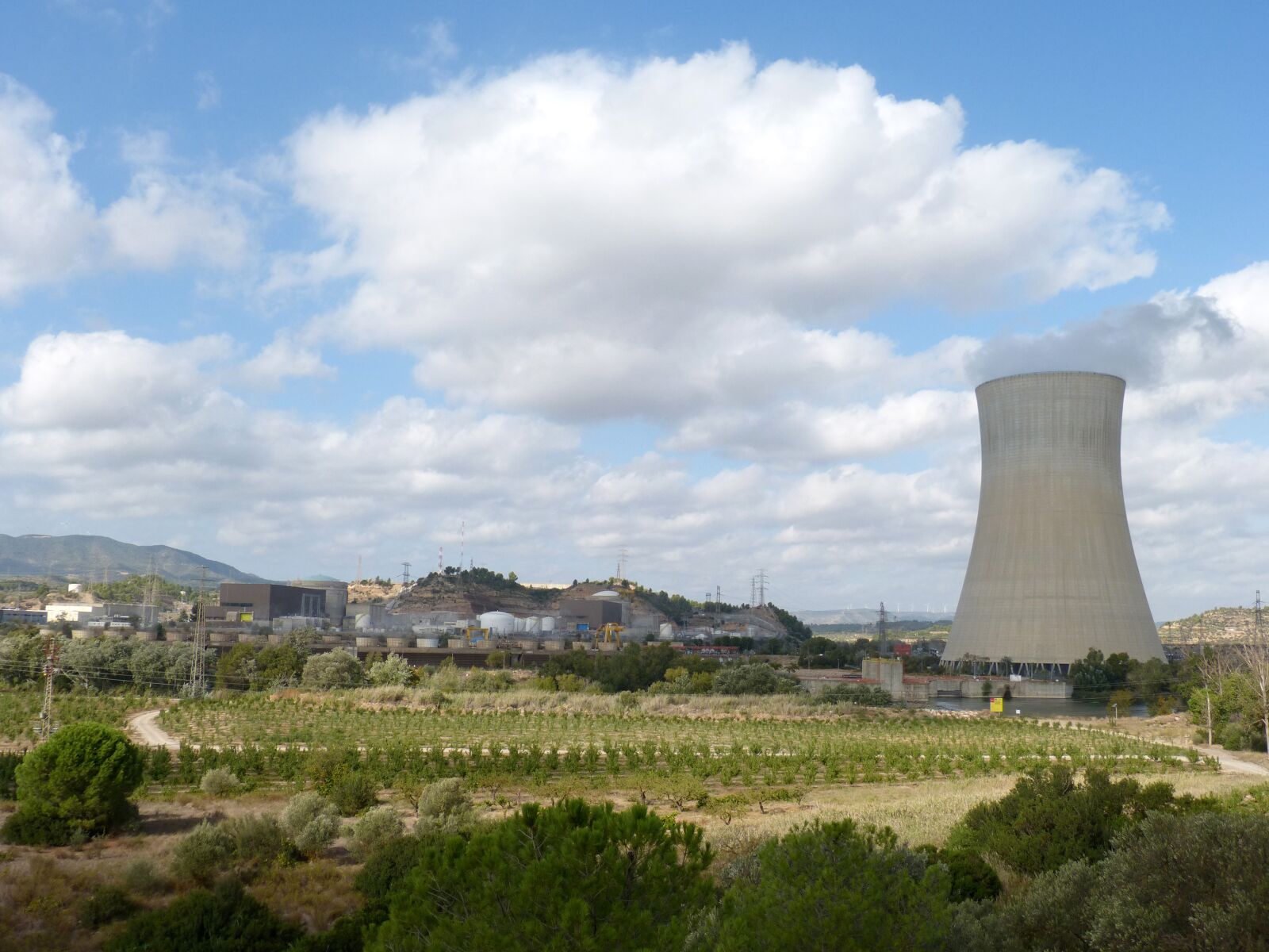 Panasonic DMC-FZ62 sample photo. Nuclear, energy, central photography