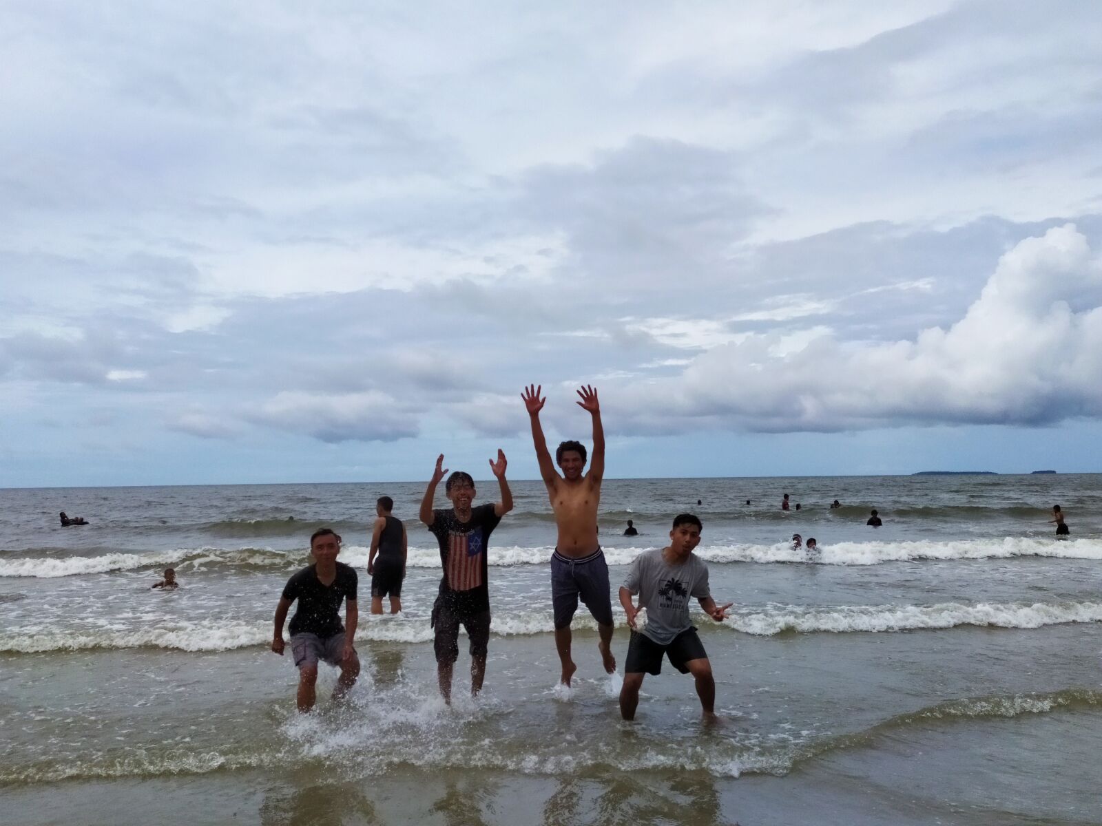 Xiaomi Redmi Note 7 sample photo. Beach, people, travel photography