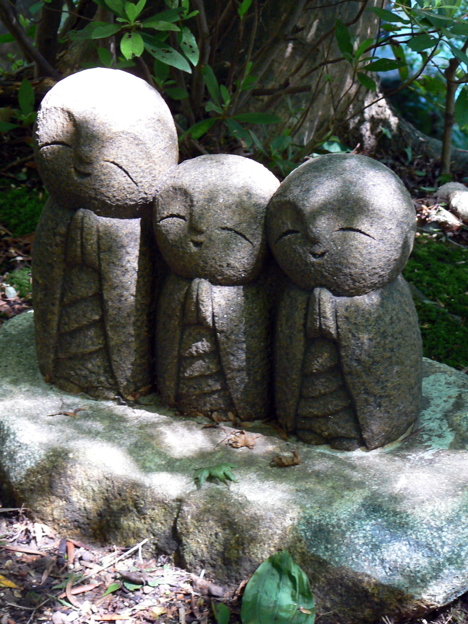Panasonic DMC-FZ7 sample photo. Bosatsu, japan, praying, statues photography