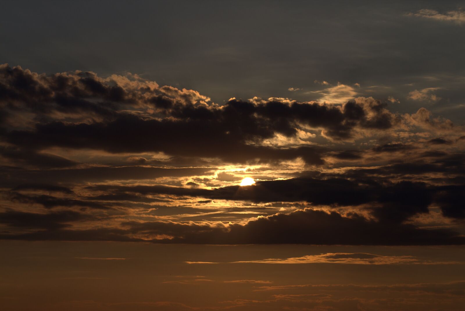 Canon EOS 700D (EOS Rebel T5i / EOS Kiss X7i) + Canon EF 85mm F1.8 USM sample photo. Sky, cloud, sun photography