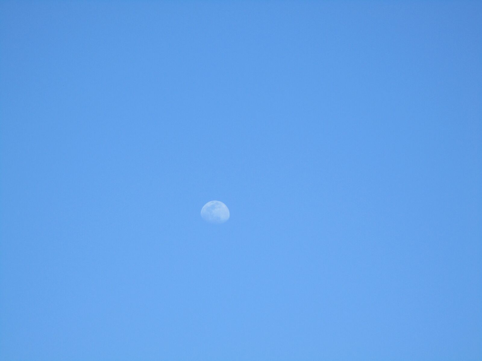 Canon PowerShot ELPH 180 (IXUS 175 / IXY 180) sample photo. Moon, day time, sky photography