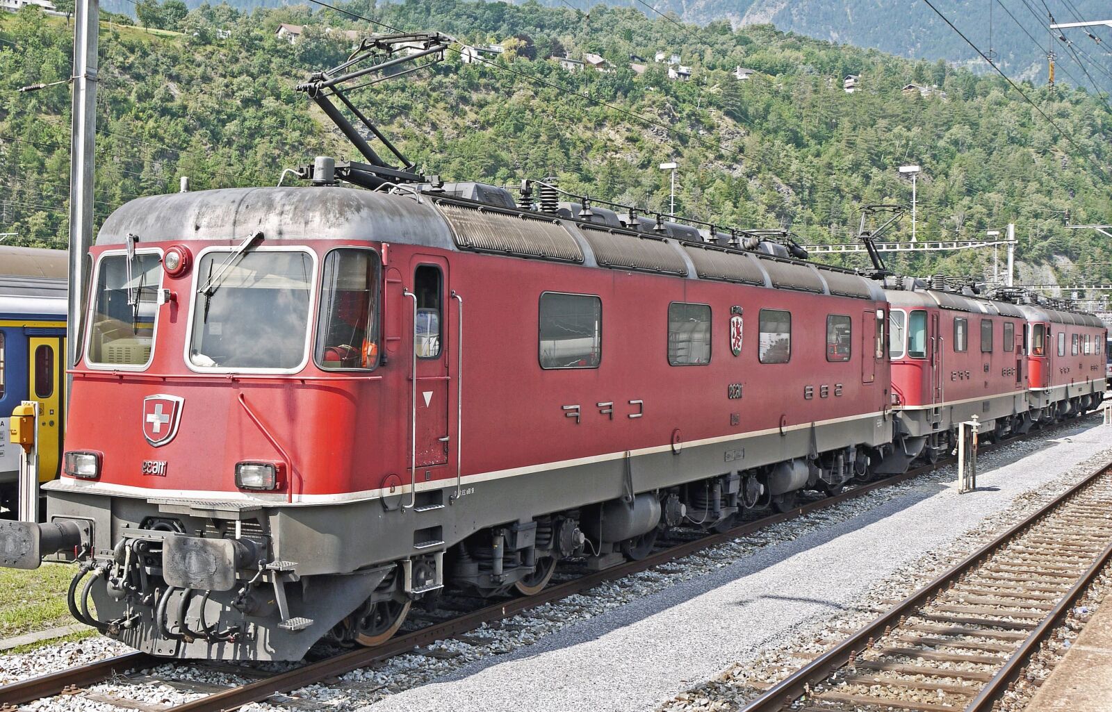 Panasonic Lumix DMC-G1 sample photo. Electromotive, hill, train, locomotive photography