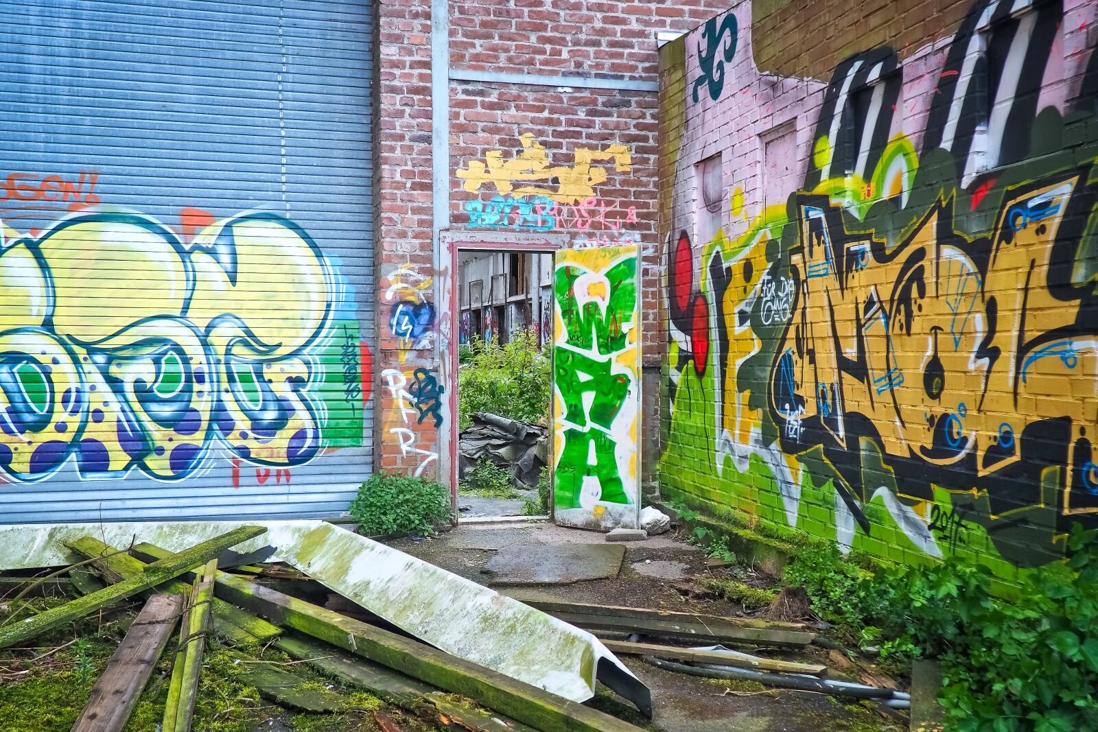 Olympus OM-D E-M10 sample photo. Lost places, rooms, abandoned photography