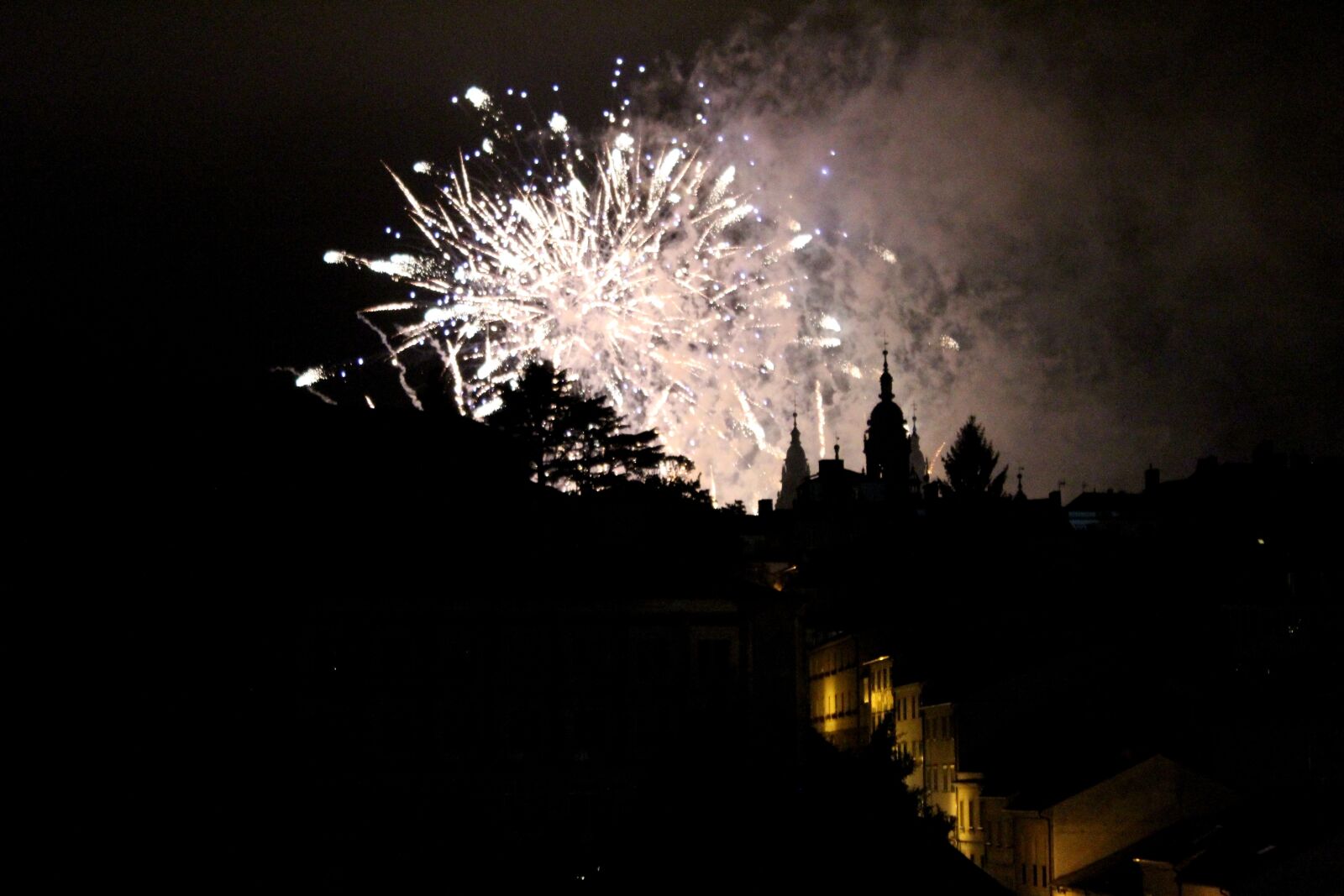 Canon EOS 1200D (EOS Rebel T5 / EOS Kiss X70 / EOS Hi) sample photo. Fireworks, galicia, santiago of photography