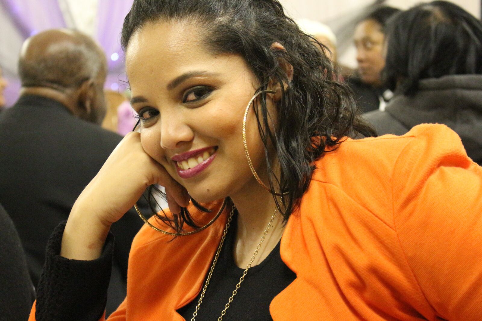 Canon EOS 700D (EOS Rebel T5i / EOS Kiss X7i) sample photo. Woman, orange, earrings photography