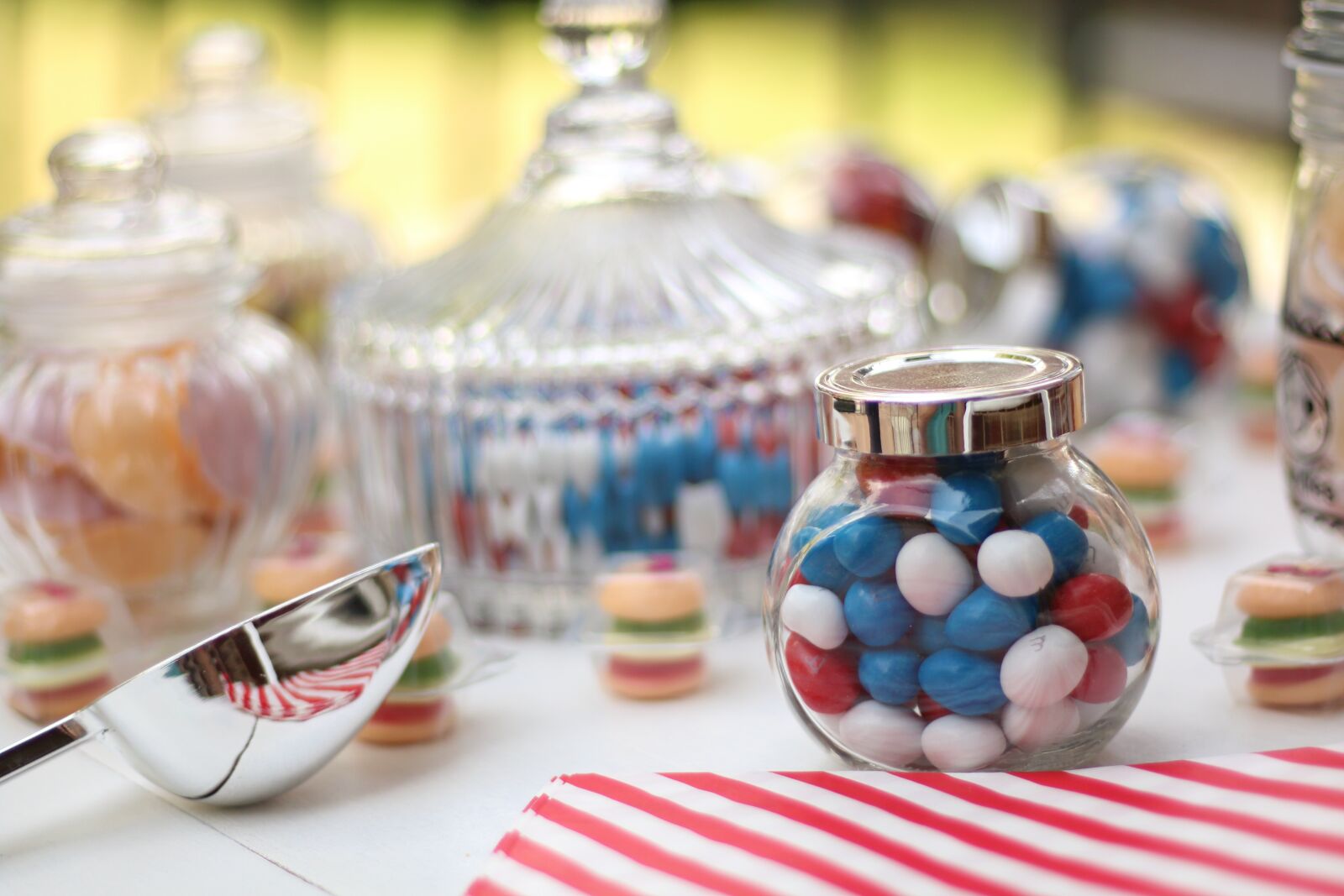 Canon EOS 700D (EOS Rebel T5i / EOS Kiss X7i) + Canon EF 50mm F1.8 STM sample photo. Candy, sweet, delicious photography