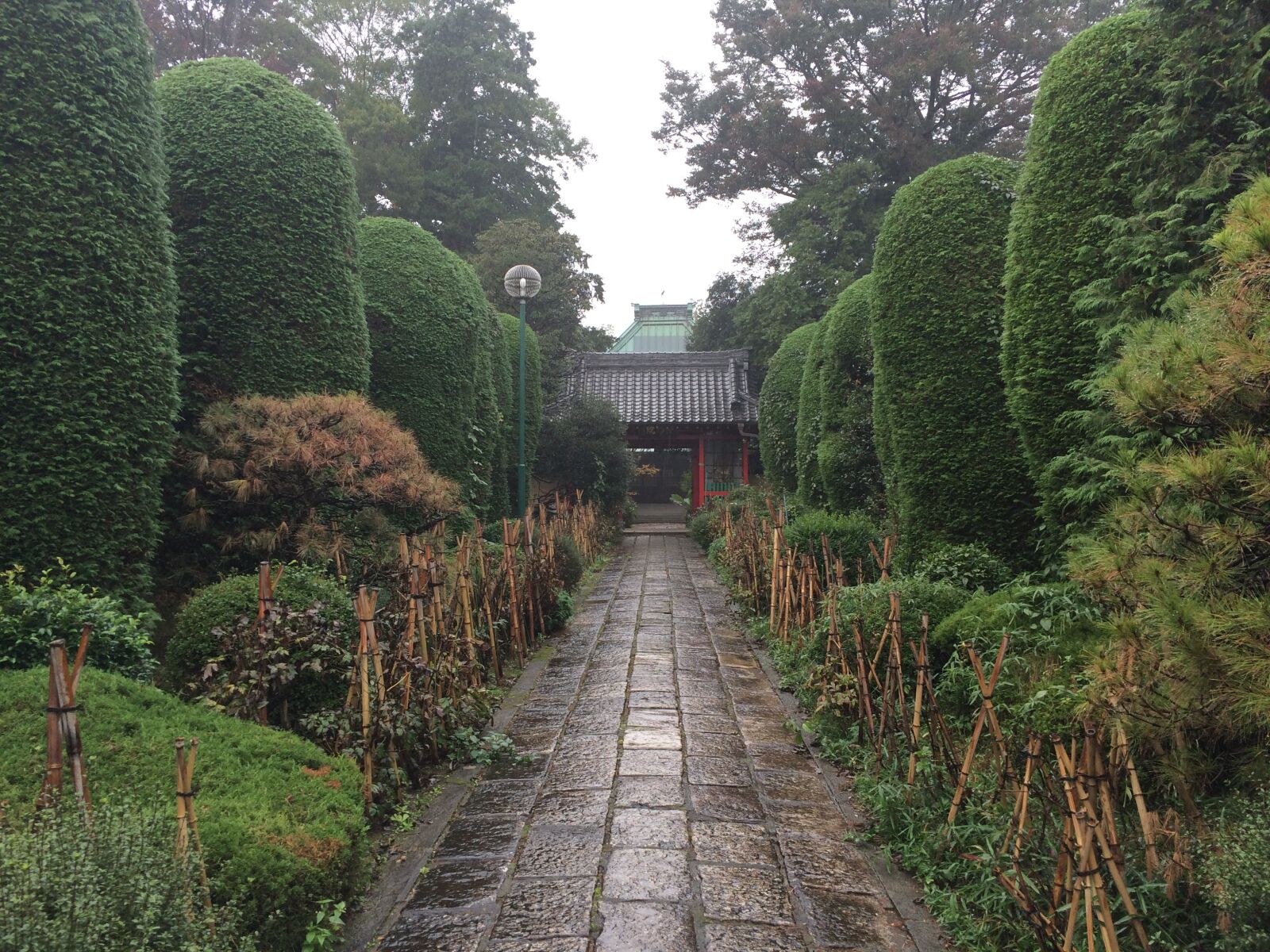 iPhone 5s back camera 4.15mm f/2.2 sample photo. Temple, gate, cobblestone photography