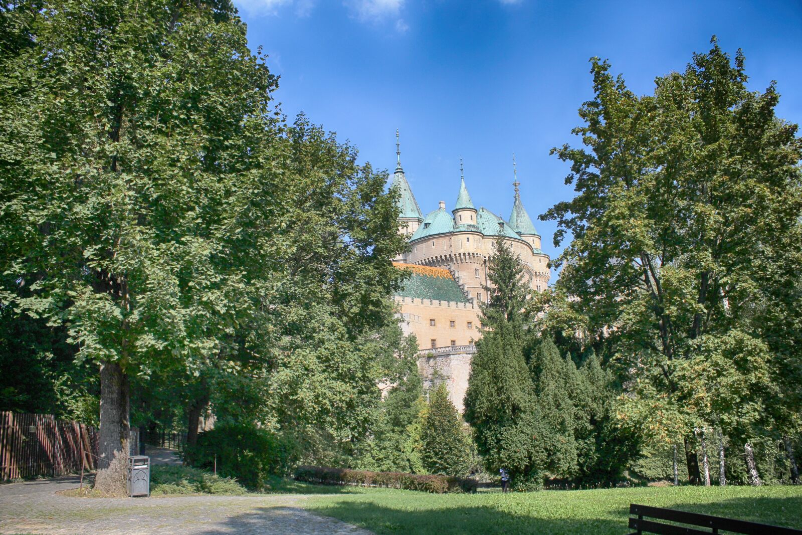 Canon EOS 1300D (EOS Rebel T6 / EOS Kiss X80) sample photo. Bojnice castle, slovakia, lock photography